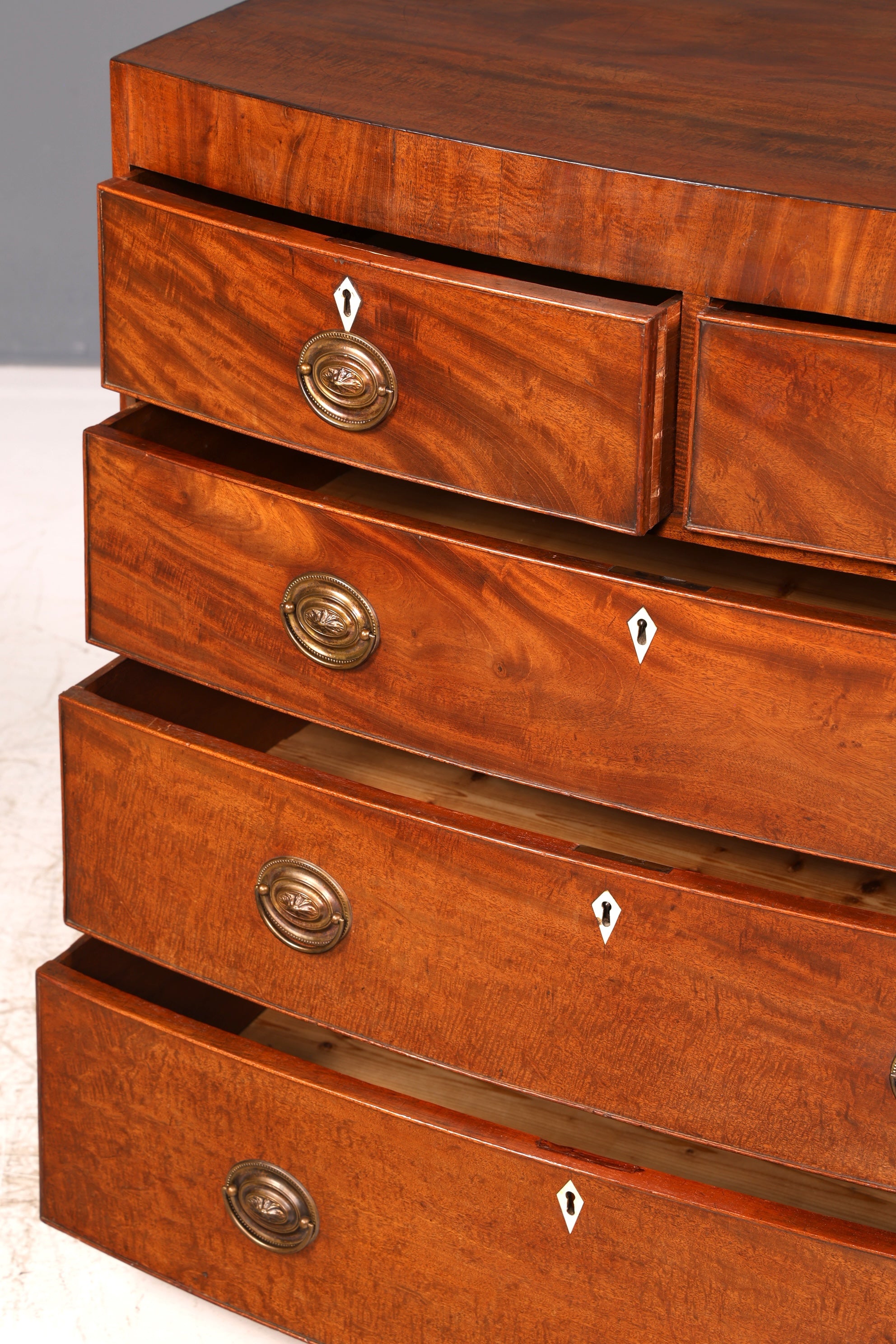 Wunderschöne Englische Kommode Mahagoni Antik Schubladenkommode Bow Front Schrank Sideboard Vintage