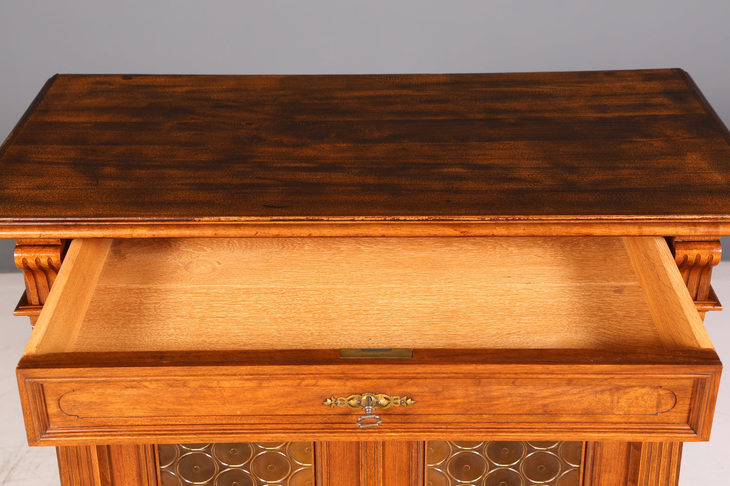 Edle Gründerzeit Vitrine um 1880 Schrank Antik Jugendstil Nussbaum Bücherschrank Buffet Vintage