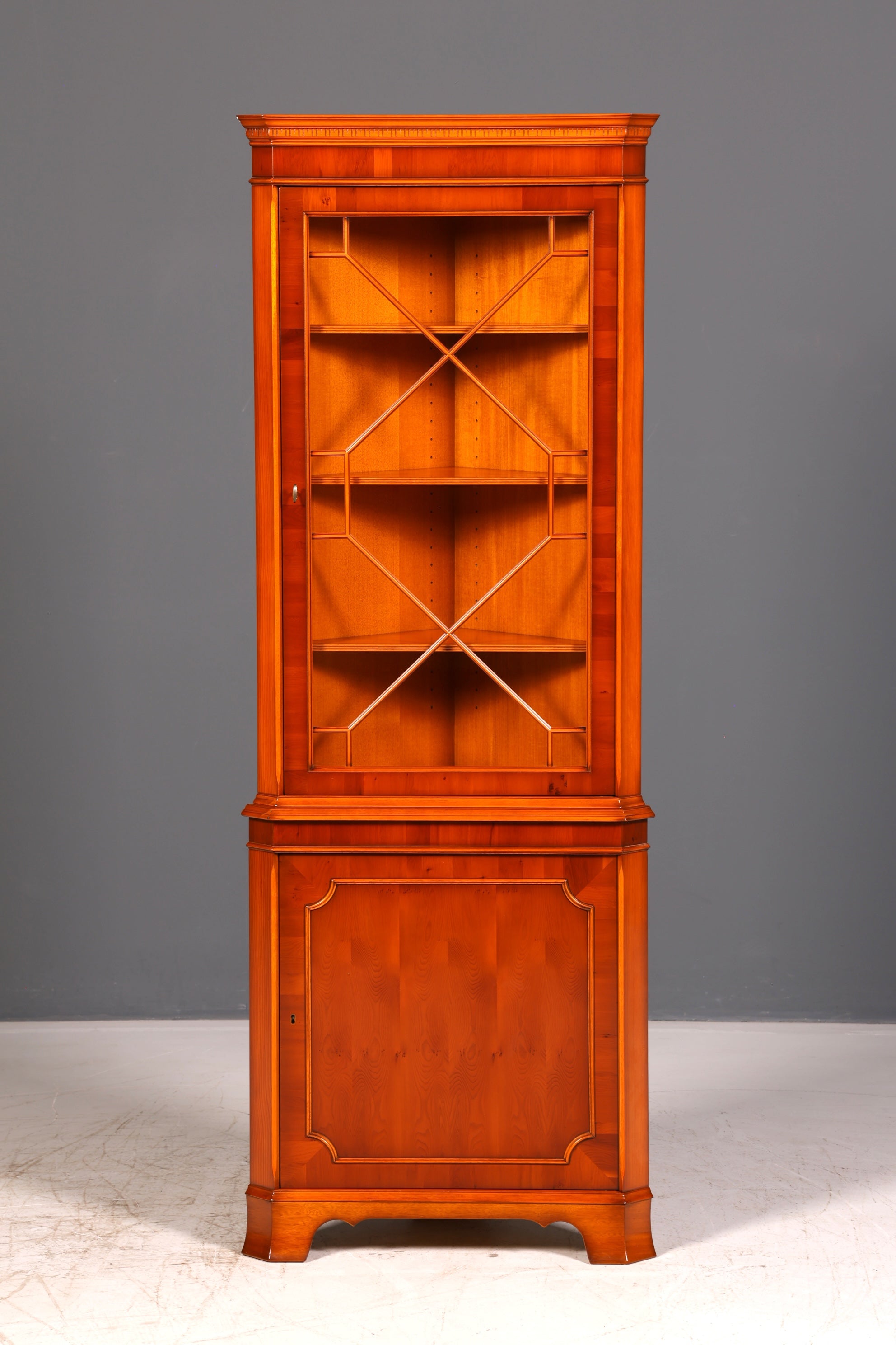Wunderschöne Original Heldense Eckvitrine Eibe Englisch Antik Echt Holz Schrank Eckschrank Glasvitrine Vintage