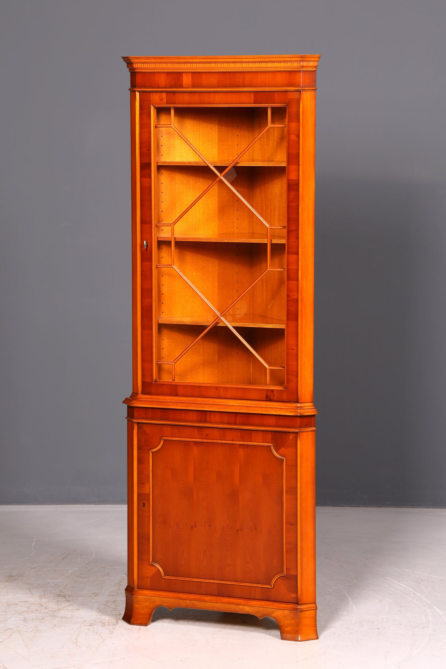 Wunderschöne Original Heldense Eckvitrine Eibe Englisch Antik Echt Holz Schrank Eckschrank Glasvitrine Vintage