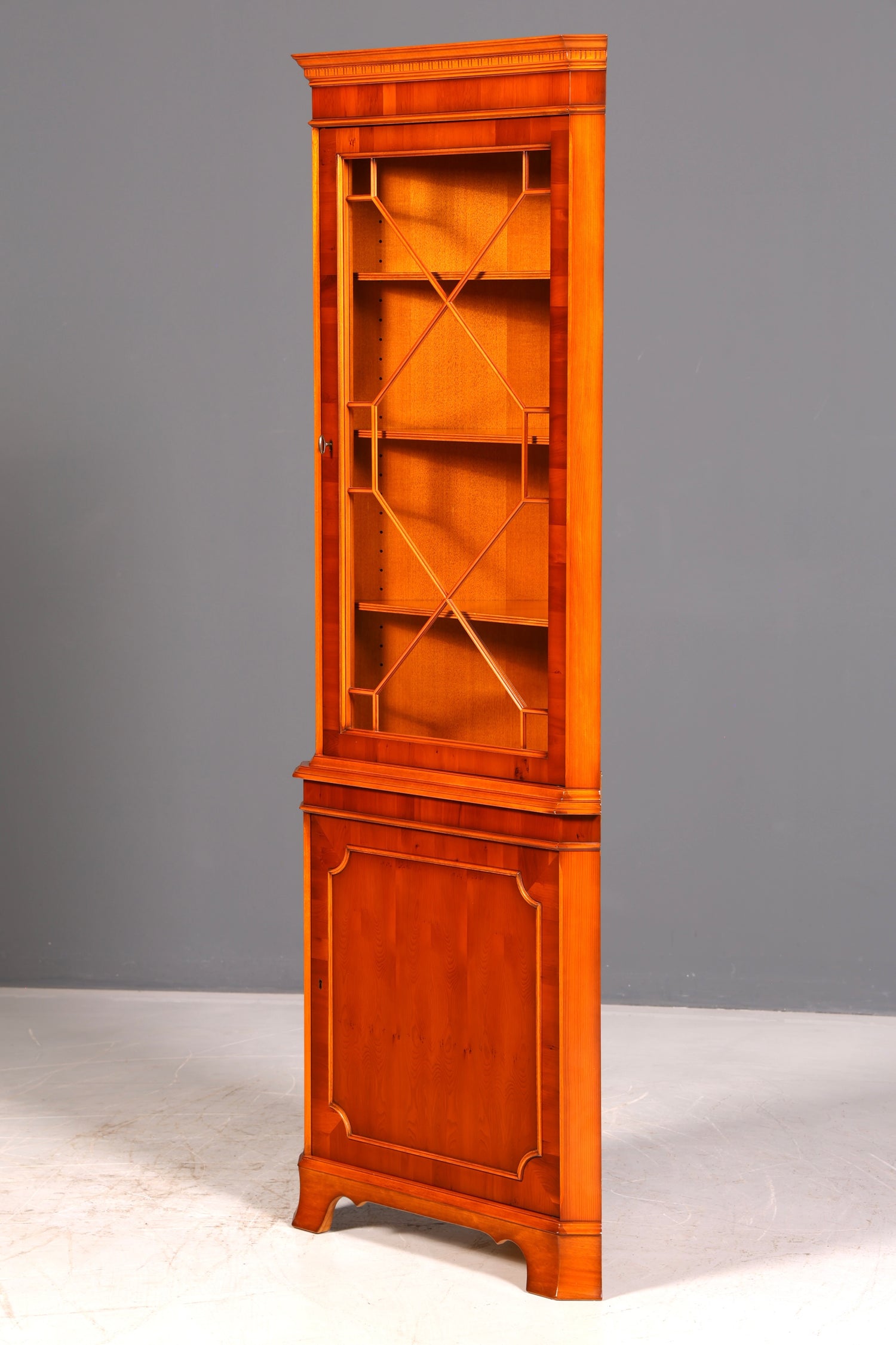 Wunderschöne Original Heldense Eckvitrine Eibe Englisch Antik Echt Holz Schrank Eckschrank Glasvitrine Vintage