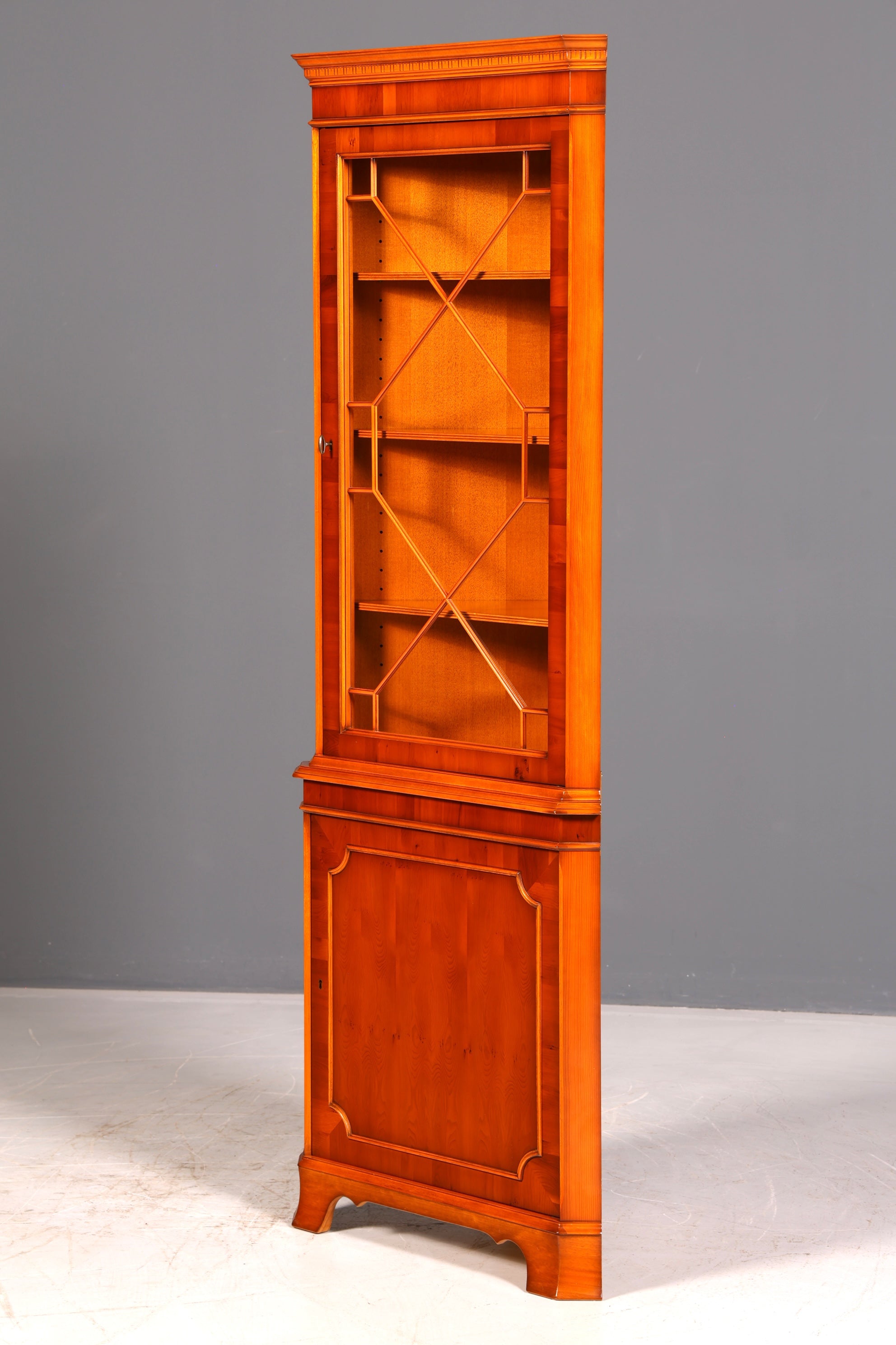 Wunderschöne Original Heldense Eckvitrine Eibe Englisch Antik Echt Holz Schrank Eckschrank Glasvitrine Vintage