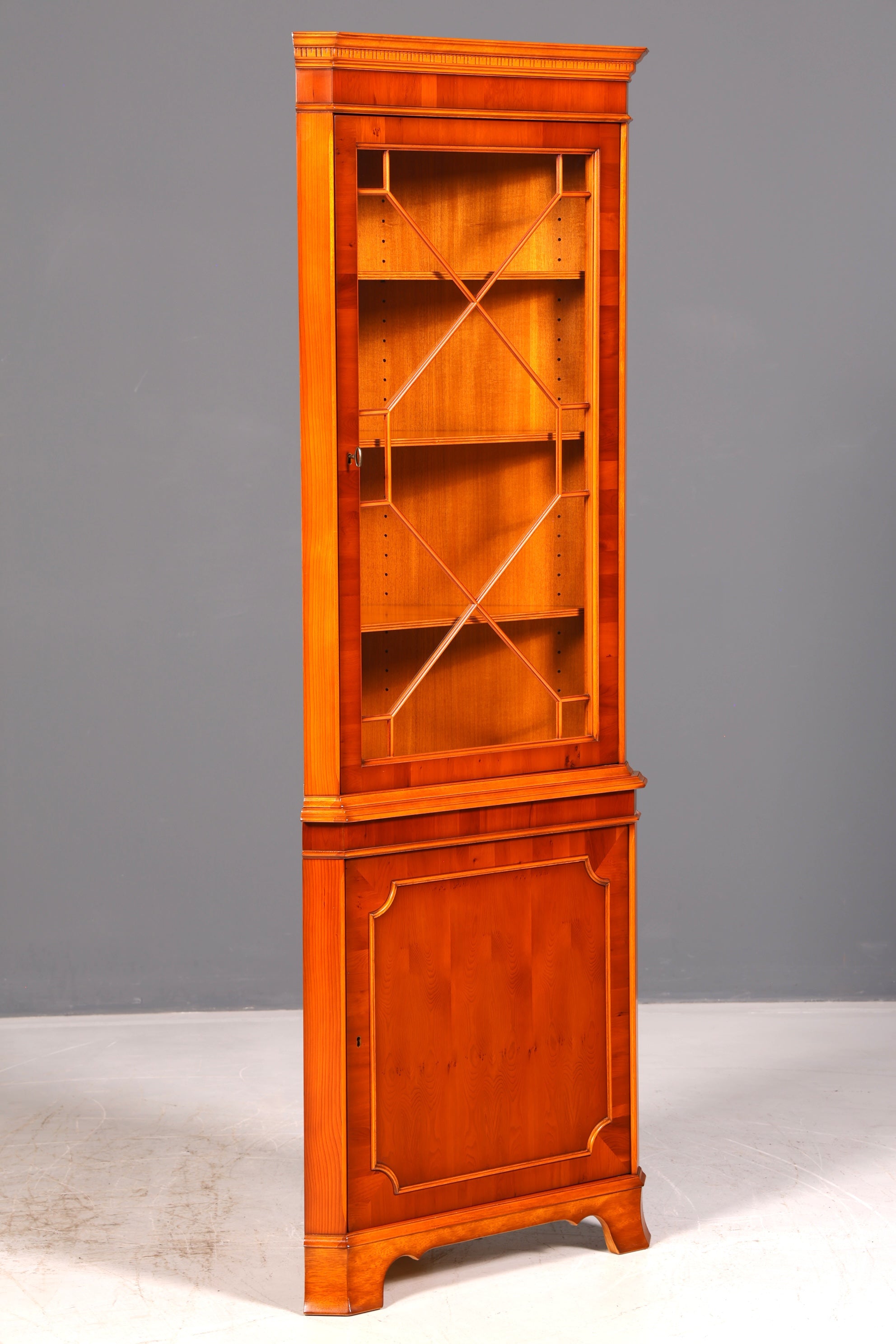 Wunderschöne Original Heldense Eckvitrine Eibe Englisch Antik Echt Holz Schrank Eckschrank Glasvitrine Vintage