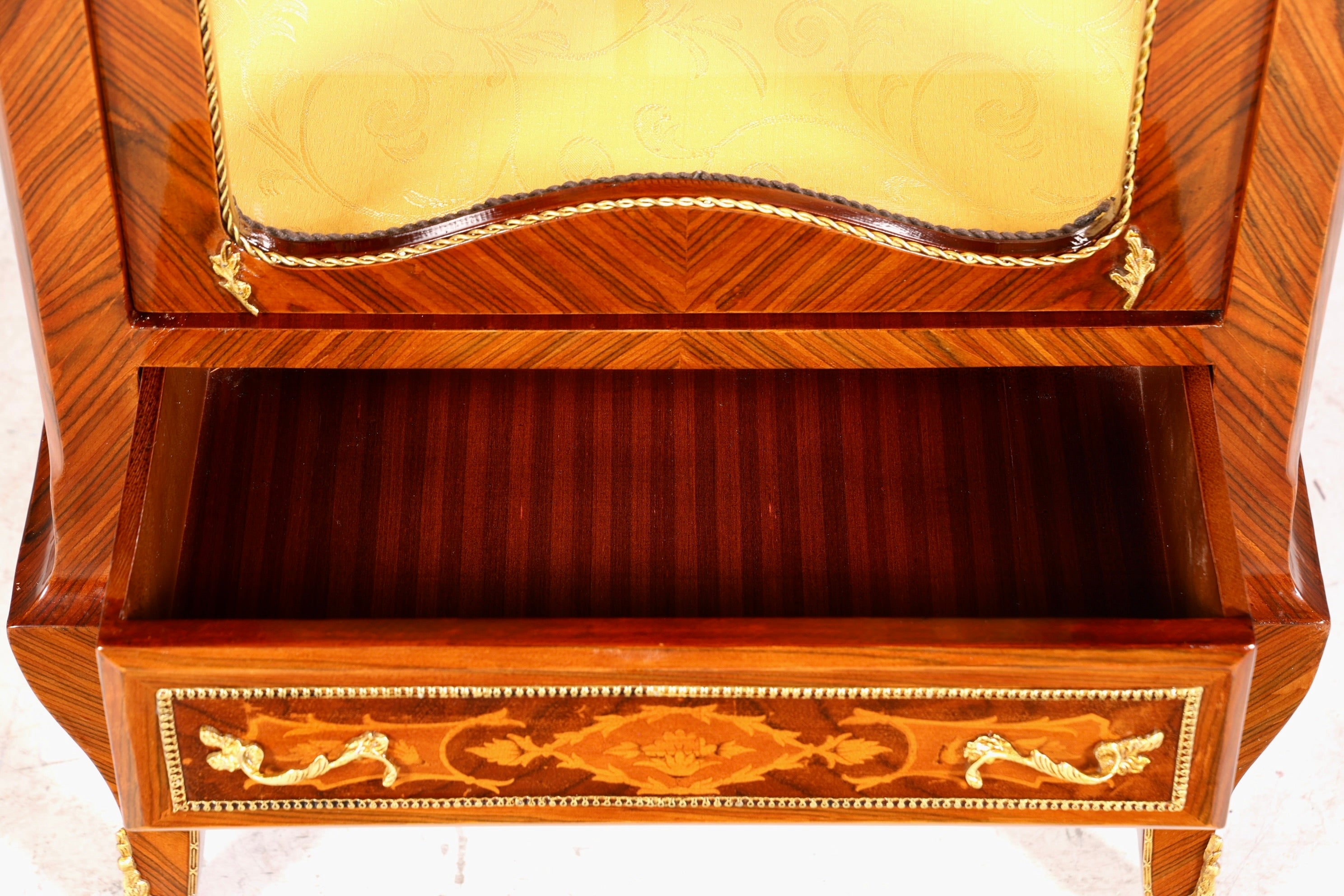 Traumhafte Barock Stil Vitrine Antik Stil Sammler Schrank Intarsien Glasschrank