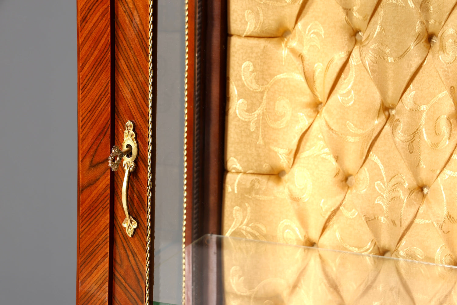 Traumhafte Barock Stil Vitrine Antik Stil Sammler Schrank Intarsien Glasschrank