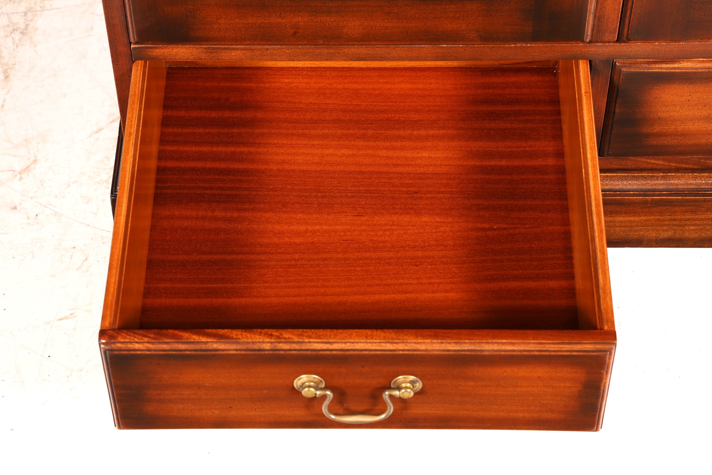 Wunderschöner Englischer Schrank Mahagoni Dielenschrank Wäscheschrank Kleiderschrank Antik Vintage