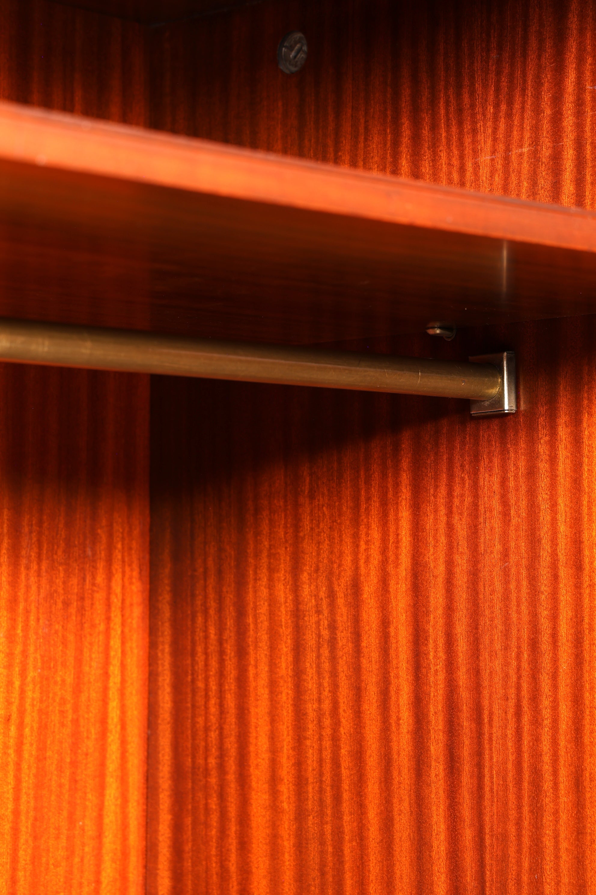 Wunderschöner Englischer Schrank Mahagoni Dielenschrank Wäscheschrank Kleiderschrank Antik Vintage