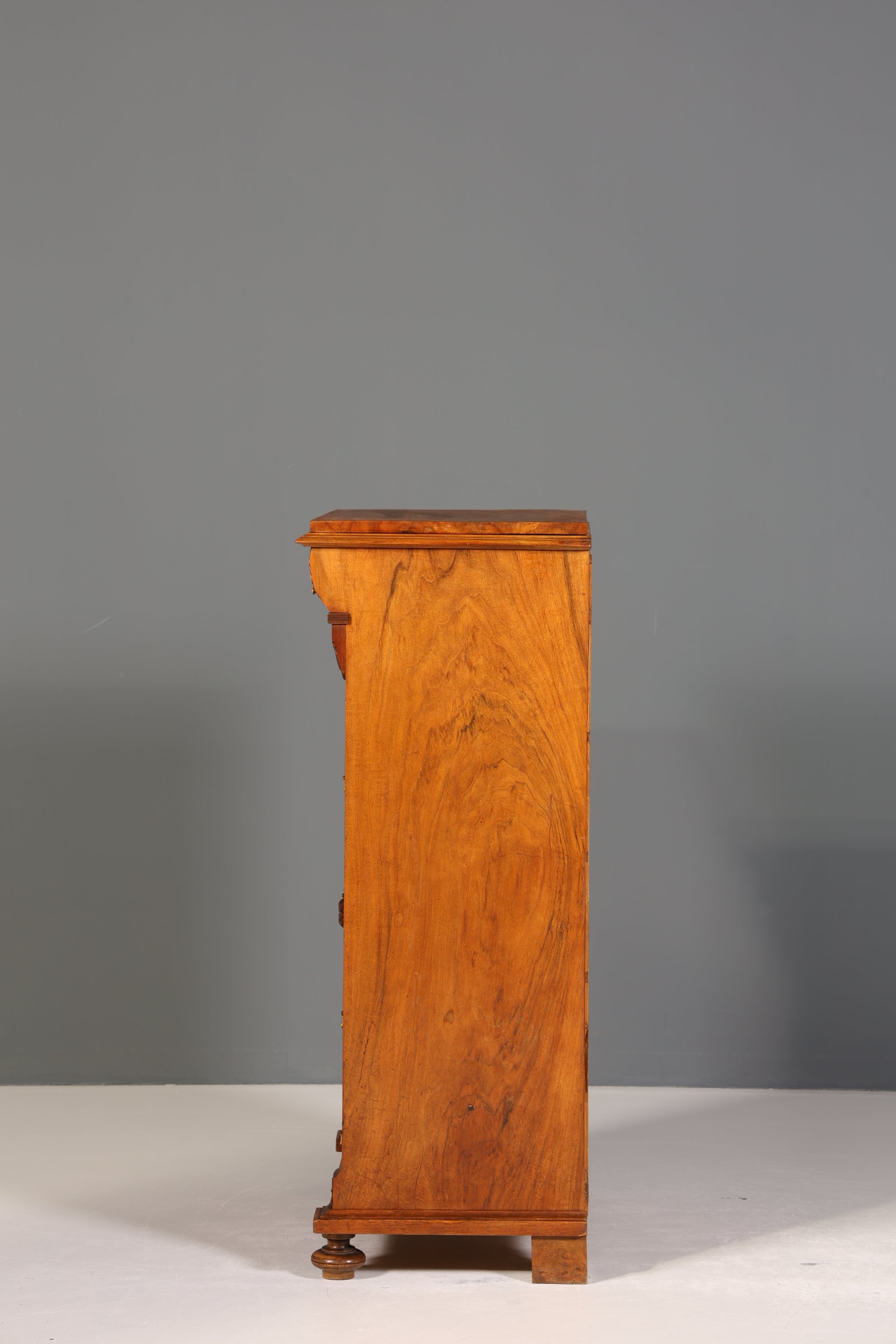 Wunderschöne Gründerzeit Kommode Louis Philippe Vertiko Nussbaum Sideboard um 1880