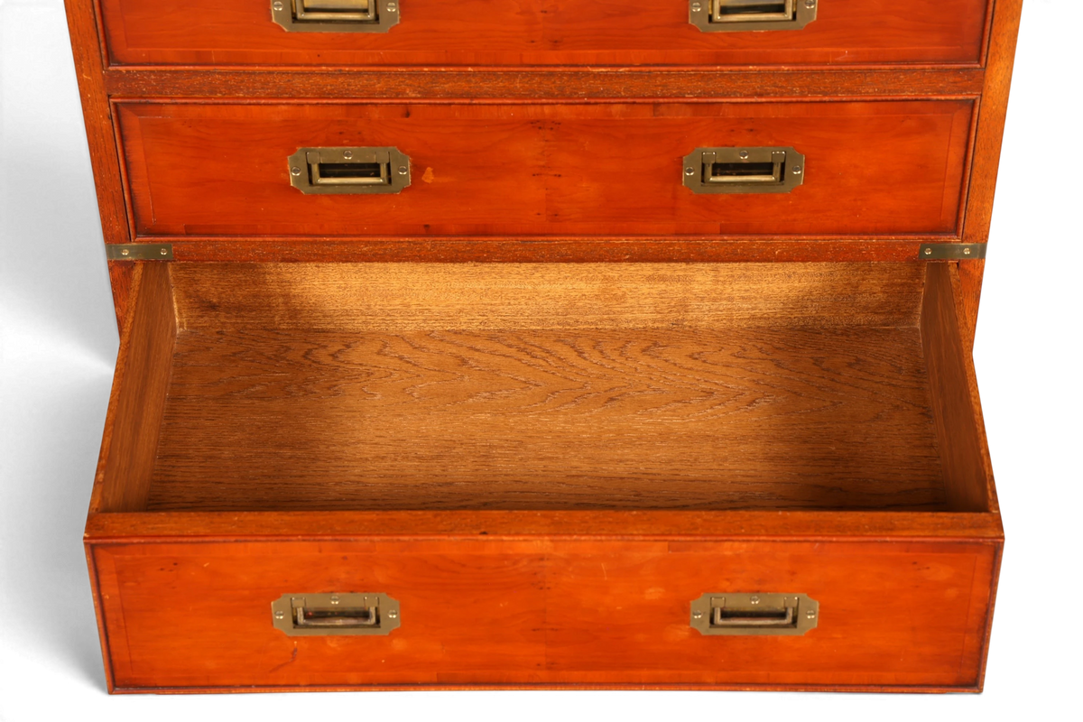 Hauptstadt Möblerei Vertiko Kommode im Military-Chest-Stil aus Echtholz mit versenkten Messinggriffen und Schublade
