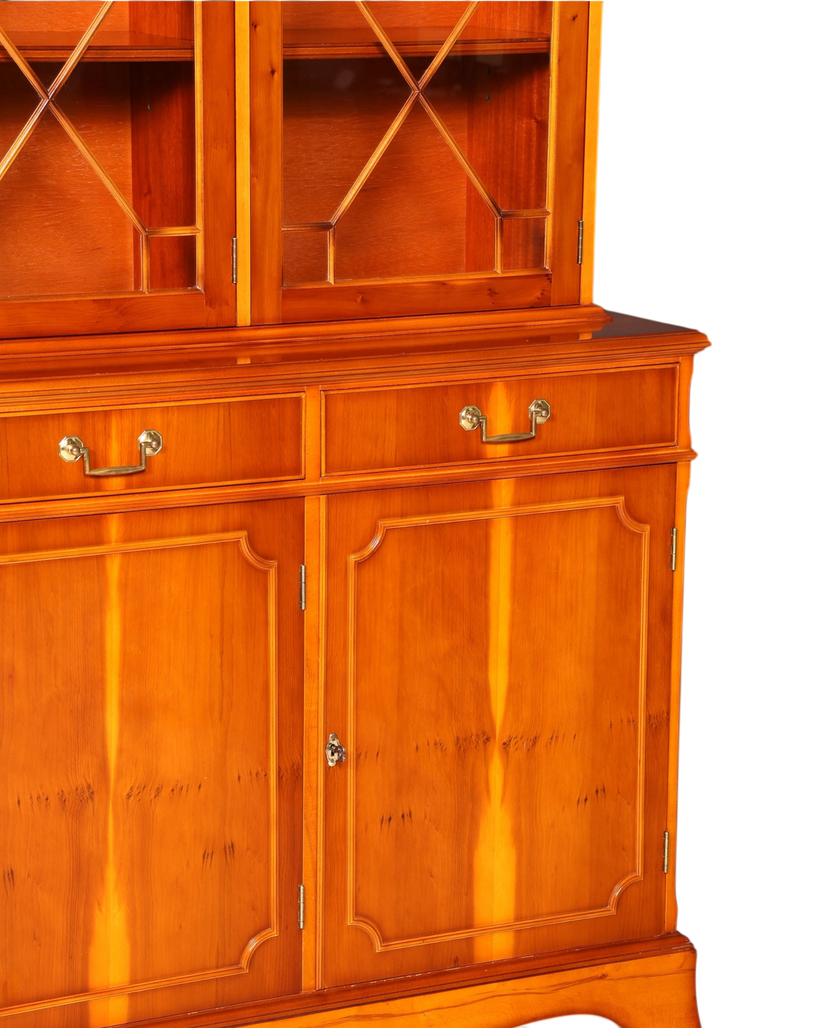 Hauptstadt Möblerei englische Vitrine aus Eibenholz mit Messingbeschlägen und Glasfront im Vintage-Stil