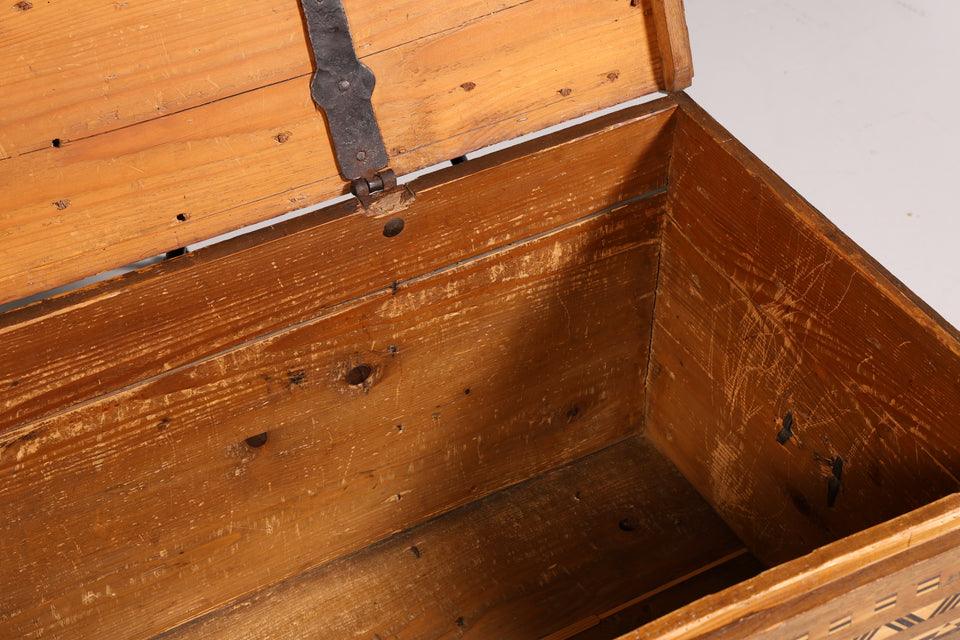 Stilvolle Barock Truhe massiv Holz Kiste Antik um 1780