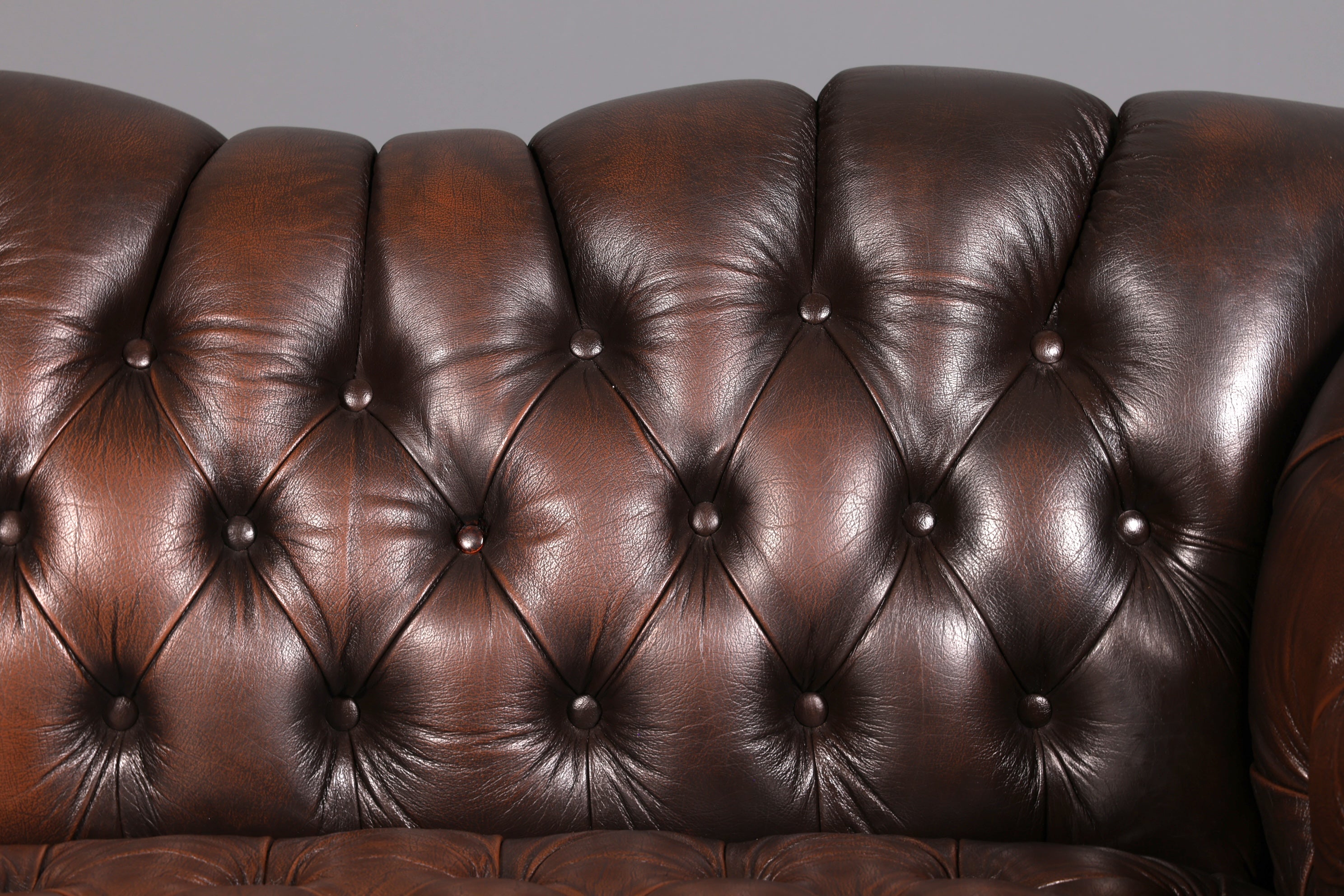 Wunderschönes Original Chesterfield 2er Sofa Englisch Herrenzimmer echt Leder 2- Sitzer Couch