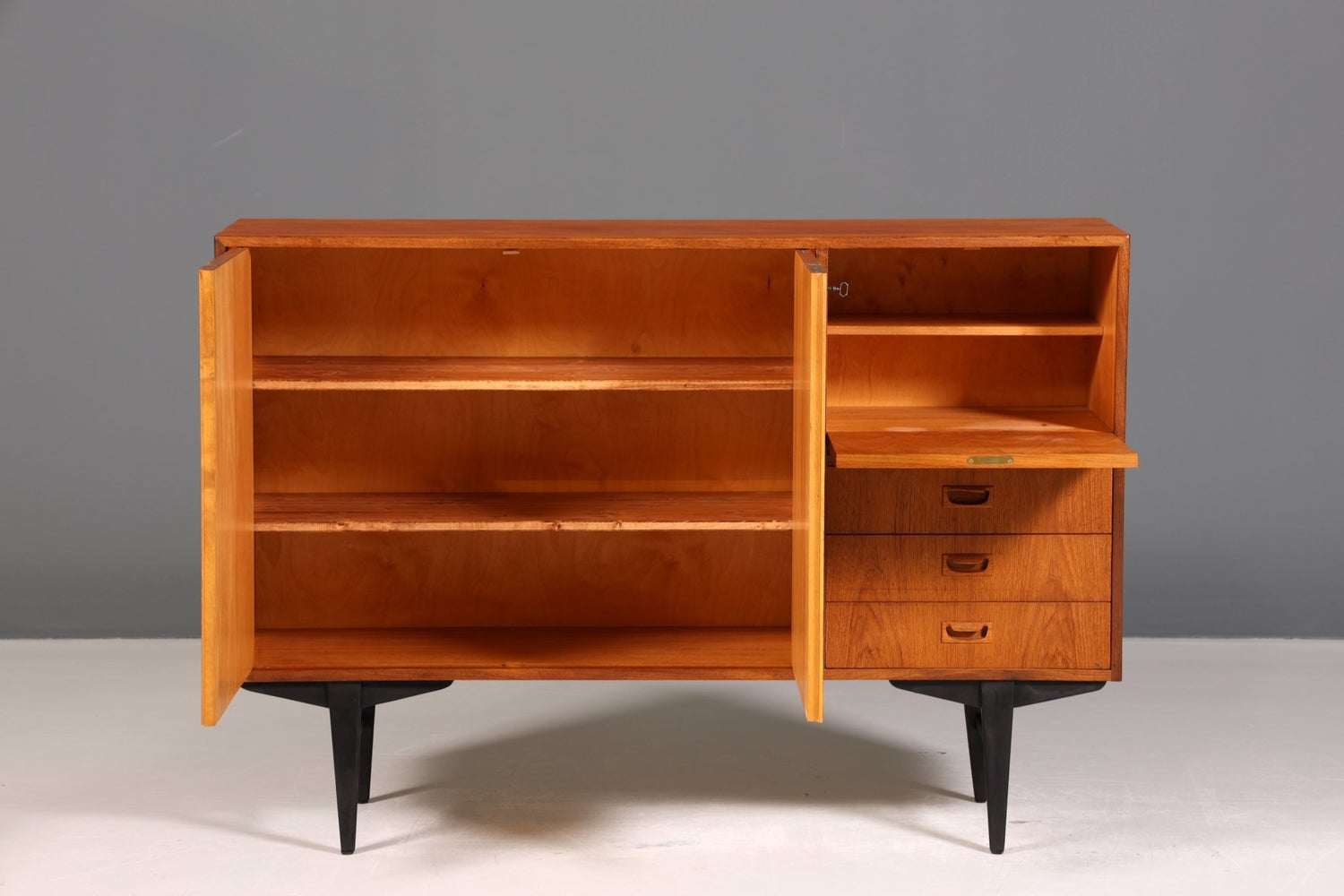 Wunderschönes Mid Century Highboard echt Holz Schrank Büro Kommode 60er Jahre