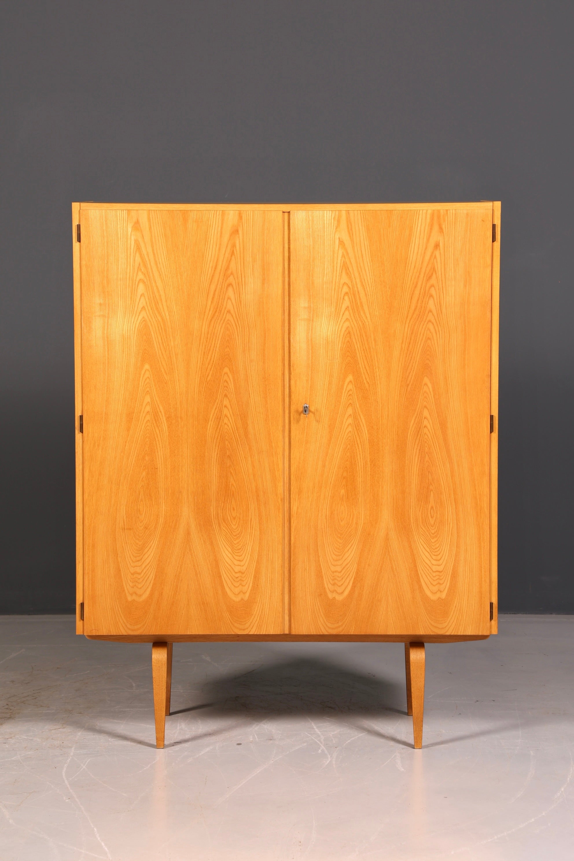 Wunderschöner Hellerau Schrank Modell 427 Mid Century Vintage Aktenschrank Highboard Vertiko Wäscheschrank