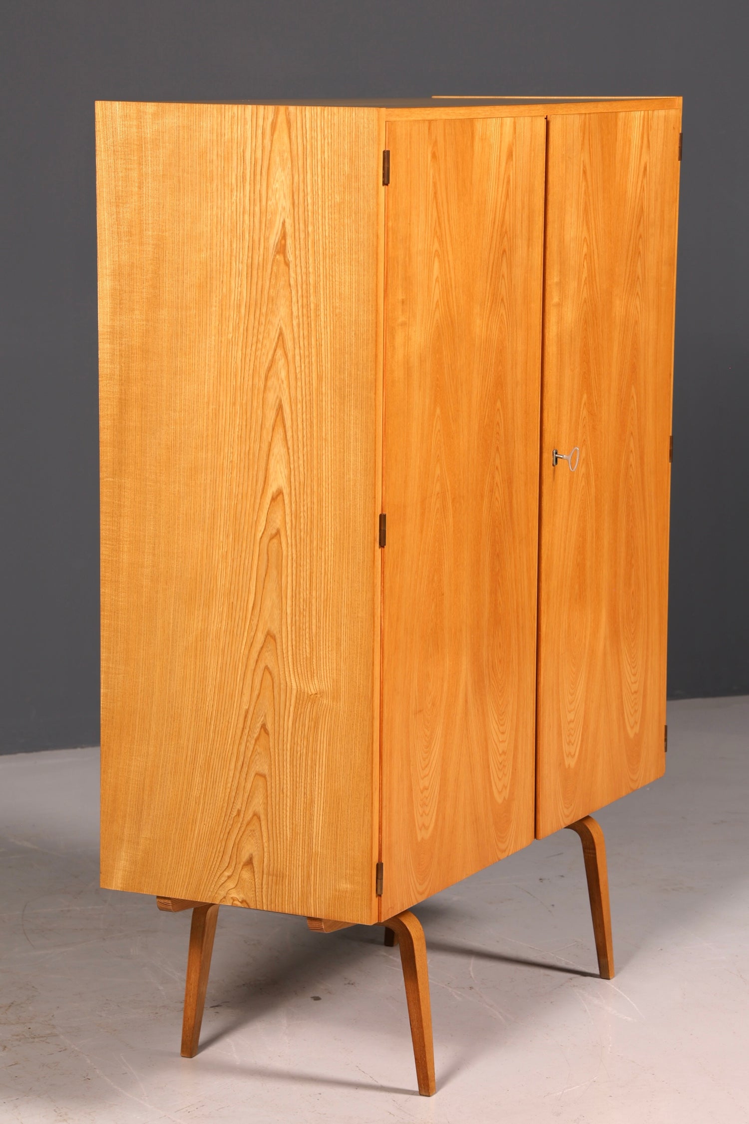 Wunderschöner Hellerau Schrank Modell 427 Mid Century Vintage Aktenschrank Highboard Vertiko Wäscheschrank