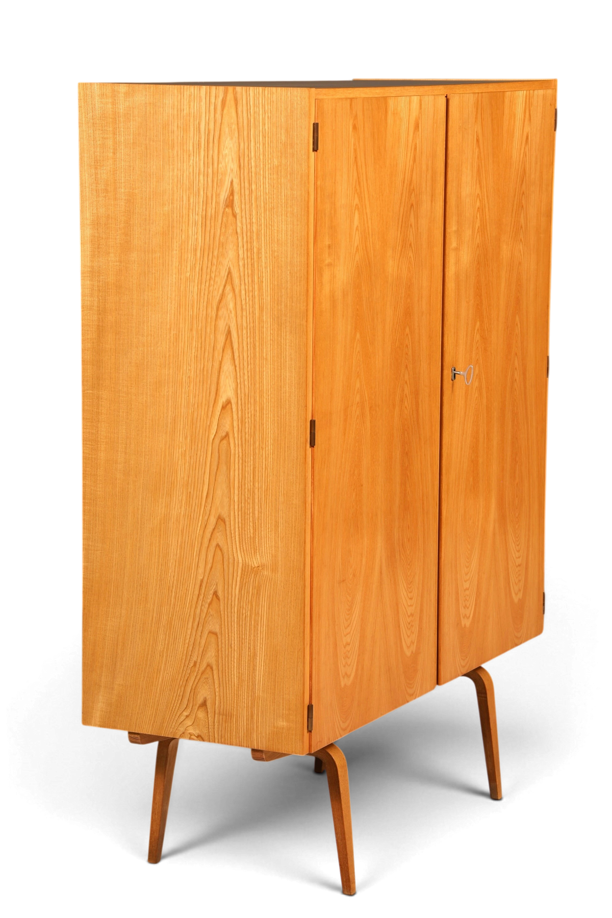 Hauptstadt Möblerei Hellerau Schrank Modell 427 aus hellem Holz mit konischen Beinen im Mid-Century-Design