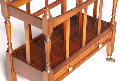 Wunderschöner Englischer Zeitungsständer Magazin Rack Antik 60s Ablage Buchablage