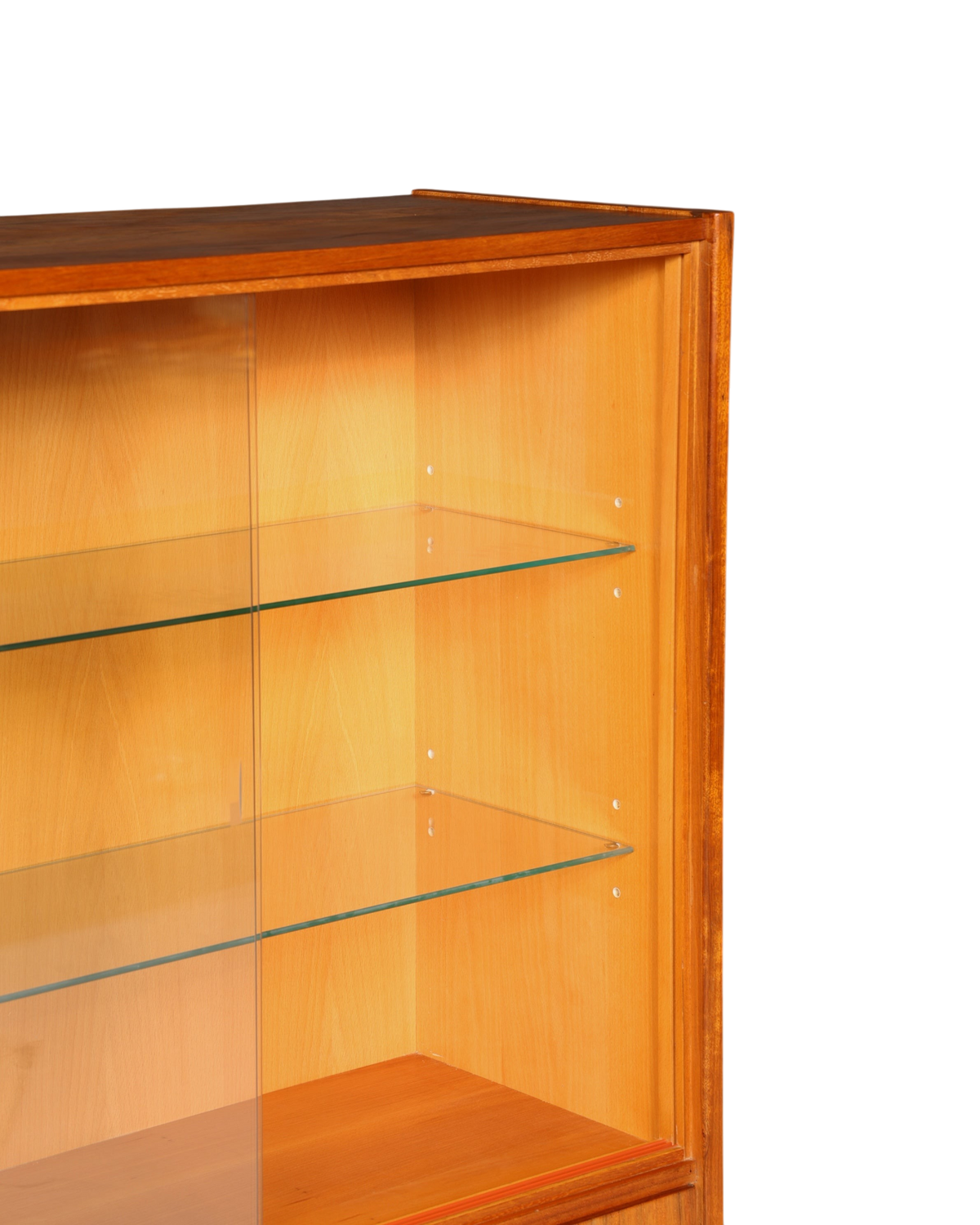 Hauptstadt Möblerei Mid Century Highboard aus Holz mit Glasschiebetüren und verstellbaren Glasböden im 60er Jahre Stil