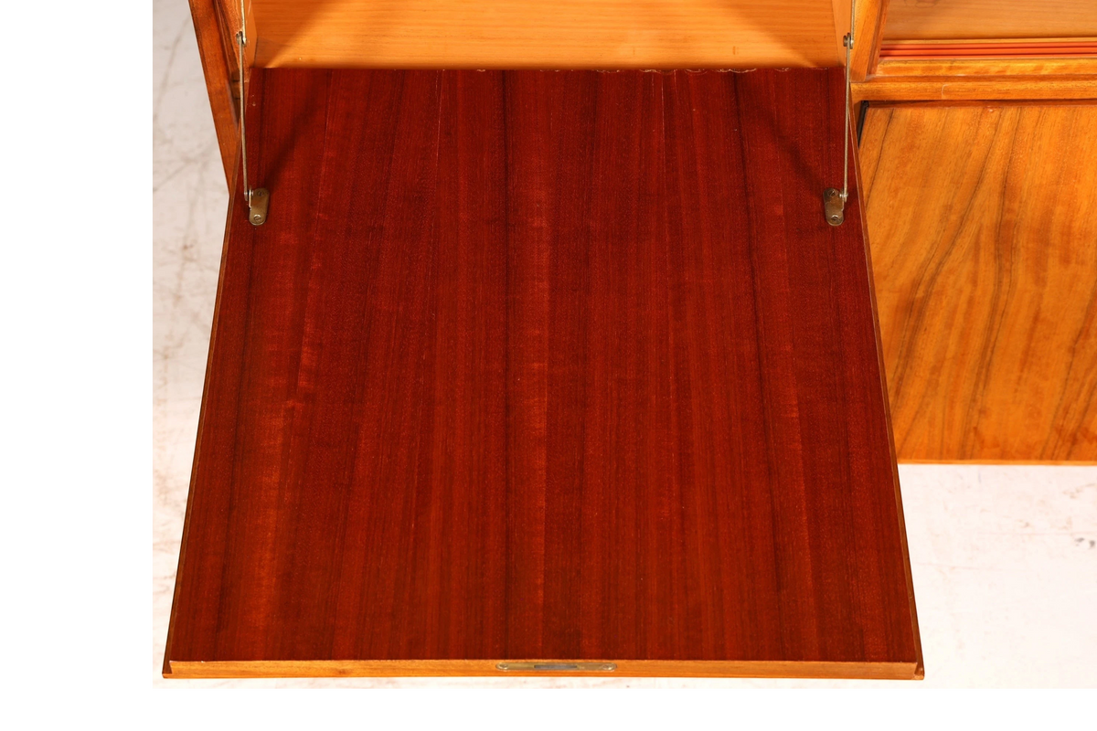 Hauptstadt Möblerei Mid Century Highboard mit ausgeklappter Barfach-Klappe aus dunklem Echtholz