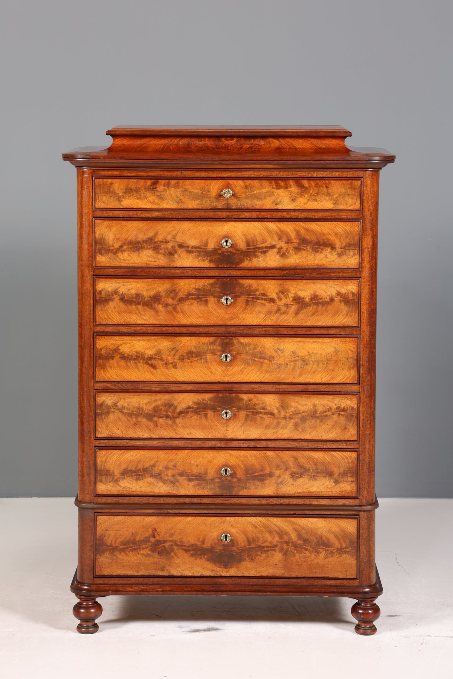 Wunderschöne Louis Philippe Chiffoniere um 1880 Gründerzeit Nussbaum Vertiko Schrank Semainier