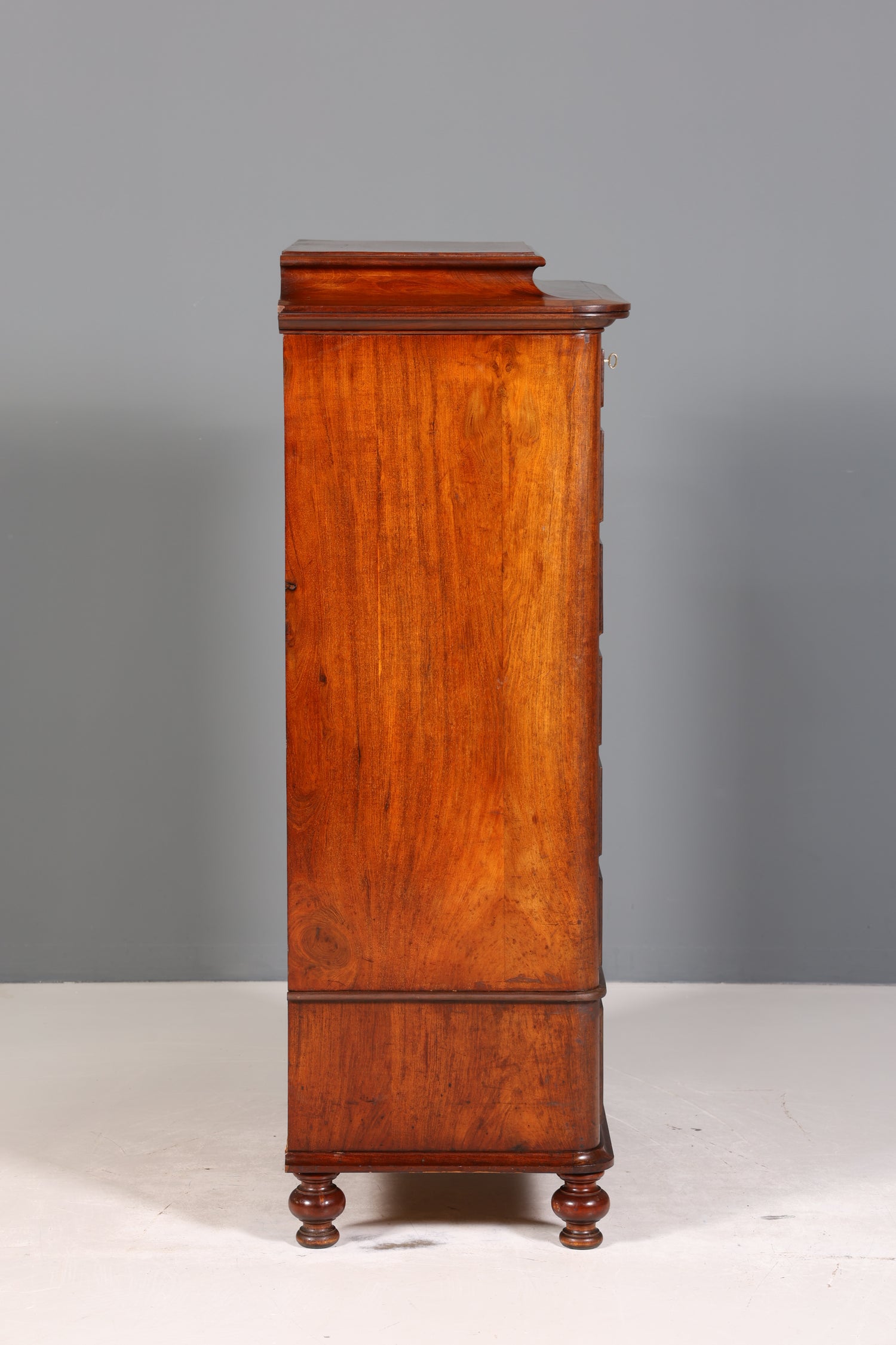 Wunderschöne Louis Philippe Chiffoniere um 1880 Gründerzeit Nussbaum Vertiko Schrank Semainier