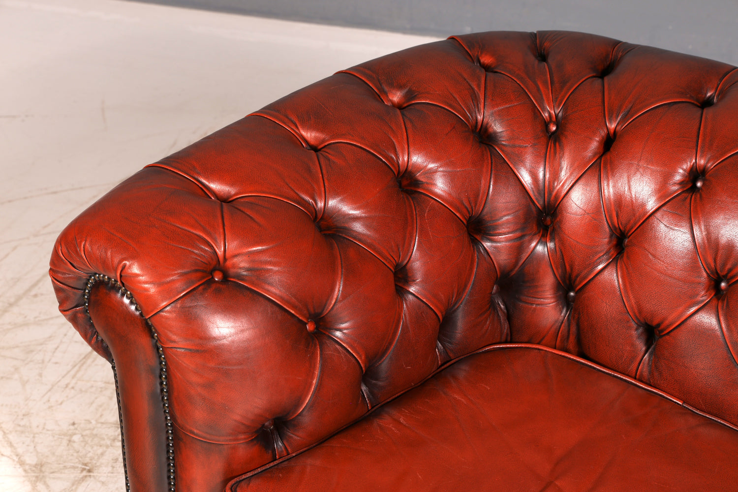 Wunderschönes Original Chesterfield Sofa 2-Sitzer Couch England Echtleder Polstersofa Ledersofa