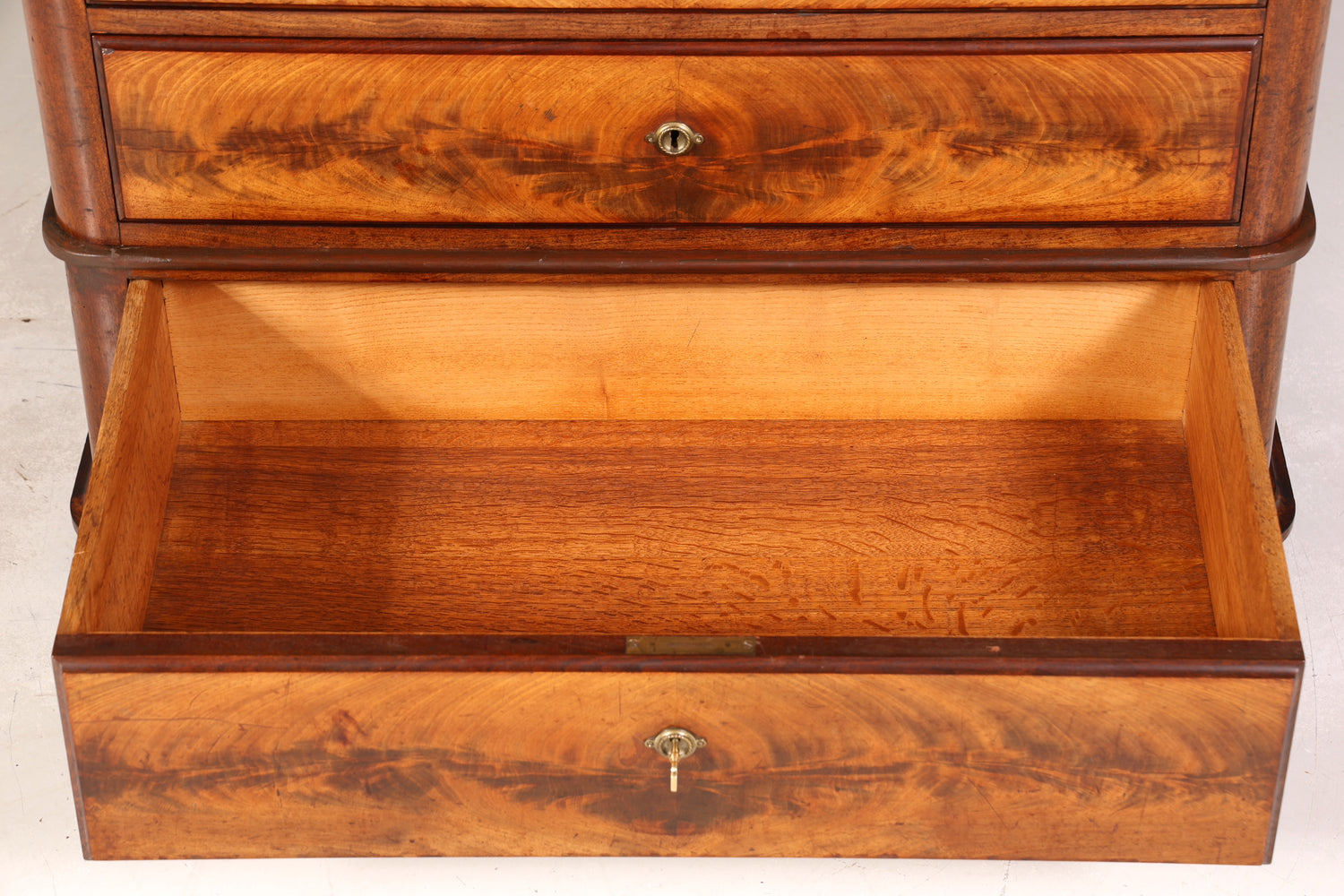 Wunderschöne Louis Philippe Chiffoniere um 1880 Gründerzeit Nussbaum Vertiko Schrank Semainier