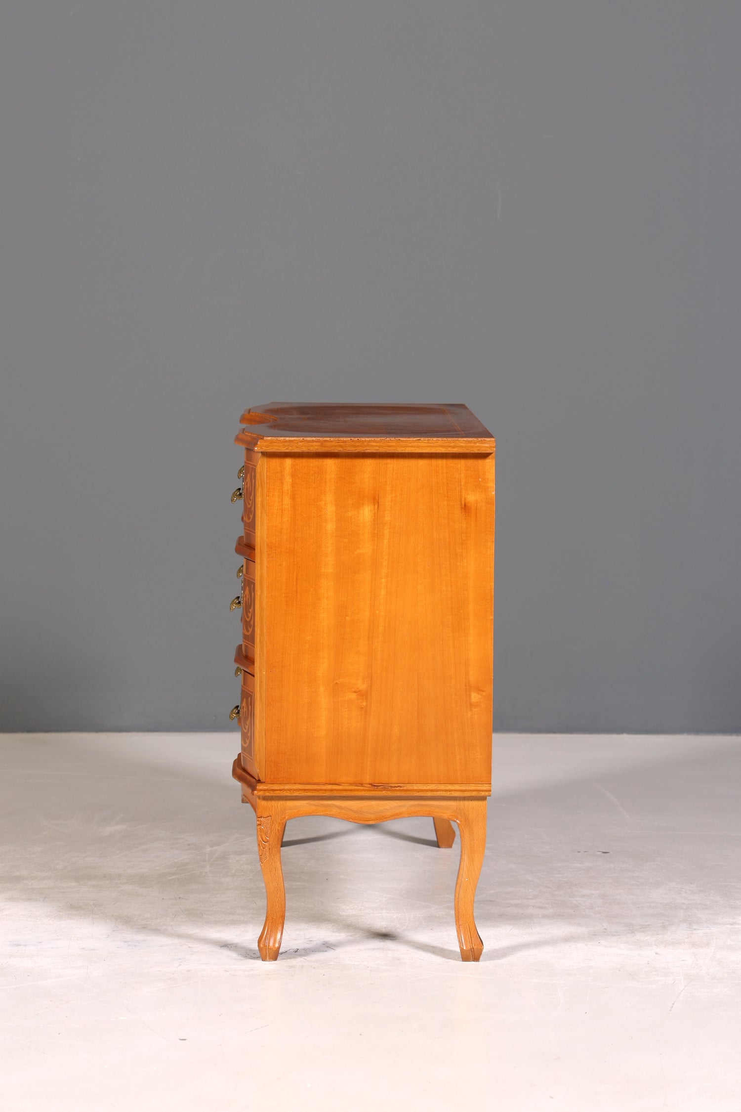 Stilvolle geschwungene Kommode im Barock Stil Sideboard Chippendale Schubladenkommode