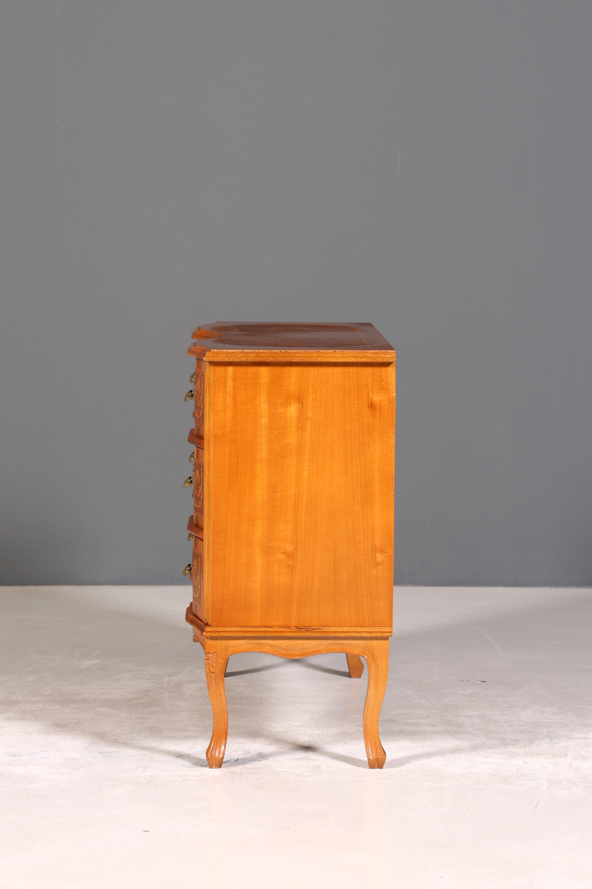 Stilvolle geschwungene Kommode im Barock Stil Sideboard Chippendale Schubladenkommode