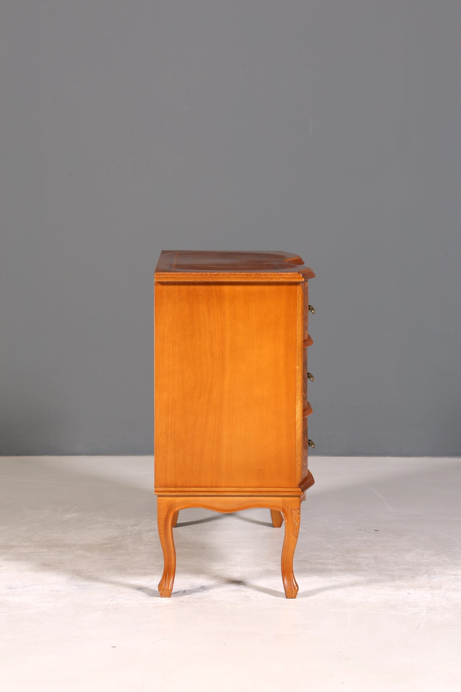 Stilvolle geschwungene Kommode im Barock Stil Sideboard Chippendale Schubladenkommode