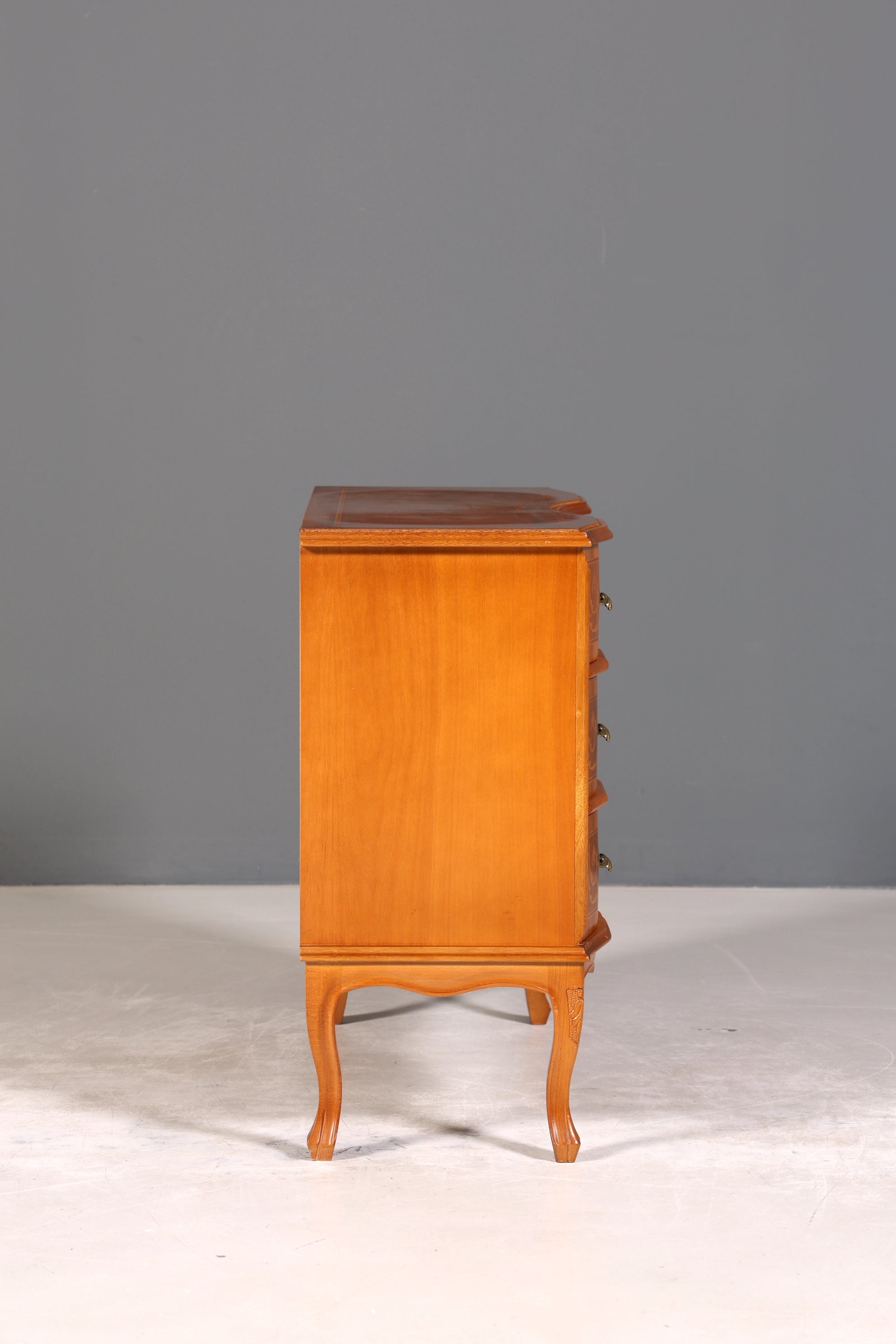 Stilvolle geschwungene Kommode im Barock Stil Sideboard Chippendale Schubladenkommode