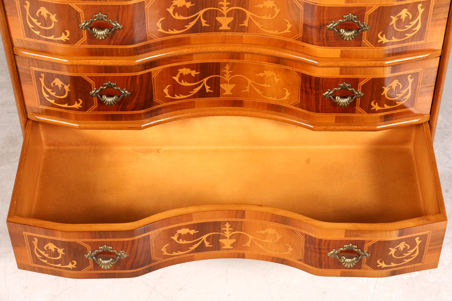Stilvolle geschwungene Kommode im Barock Stil Sideboard Chippendale Schubladenkommode
