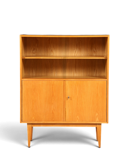 Hauptstadt Möblerei Hellerau Schrank Modell 602 von Franz Ehrlich aus hellem Echtholz im Mid Century Design