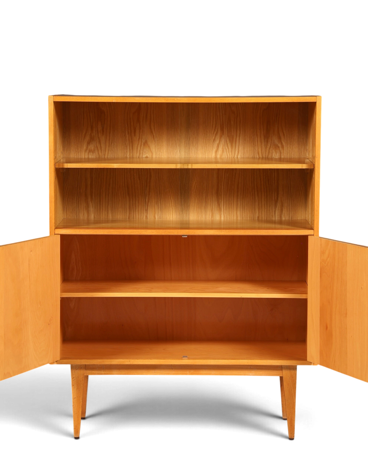 Hauptstadt Möblerei Hellerau Modell 602 Mid Century Vitrinenschrank aus hellem Holz mit offenen Regalfächern