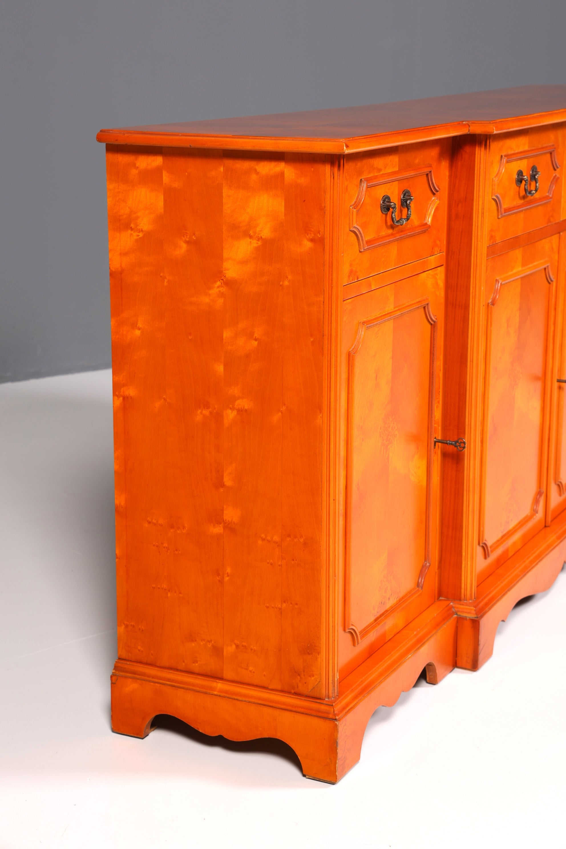 Wunderschönes Englisches Sideboard Eibe Schrank Antik Stil Buffetschrank Kommode