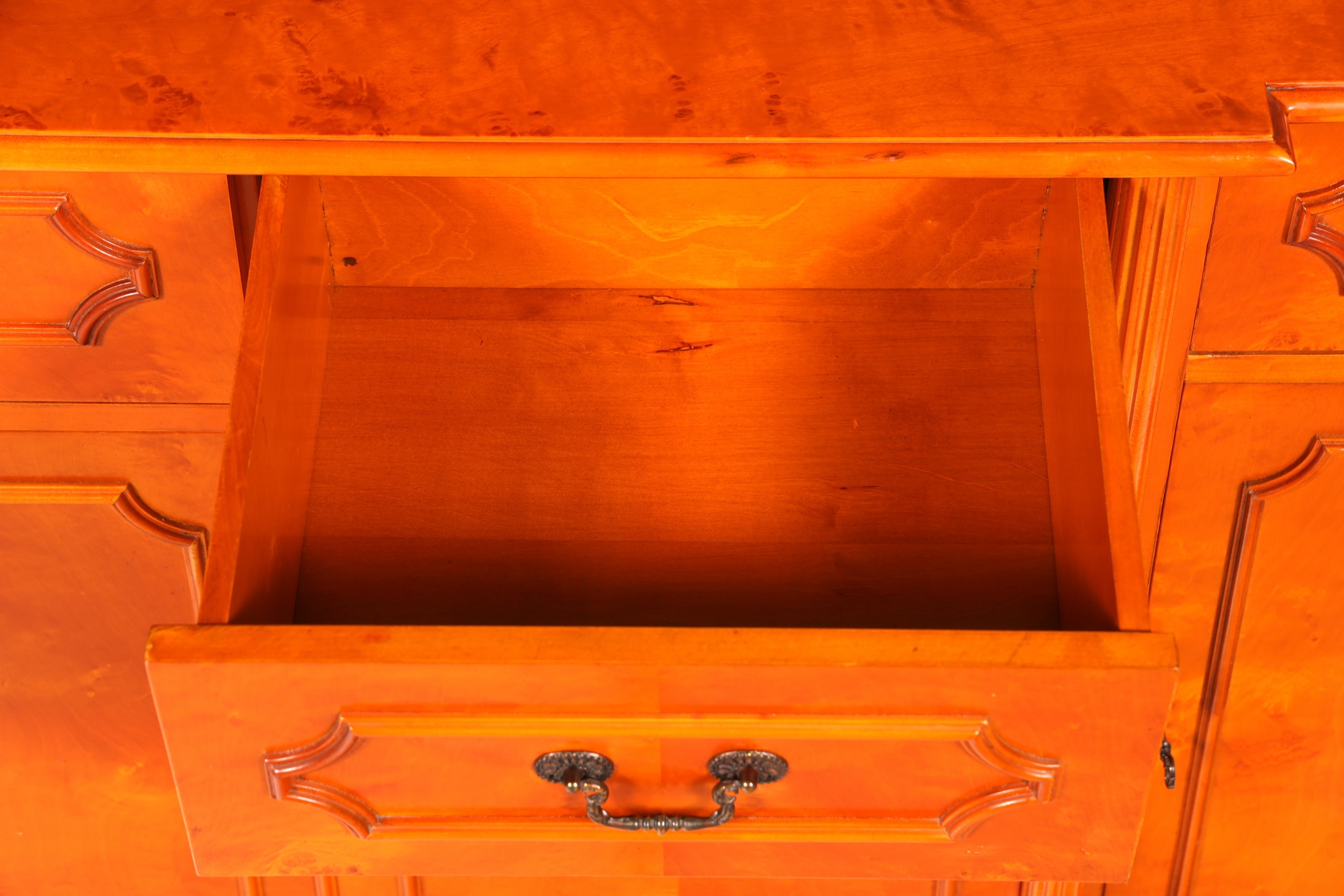 Wunderschönes Englisches Sideboard Eibe Schrank Antik Stil Buffetschrank Kommode