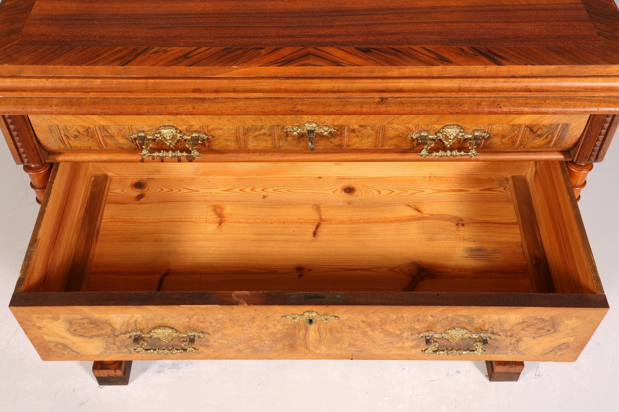 Traumhafte Gründerzeit Kommode Louis Philippe Vertiko Nussbaum Sideboard um 1880