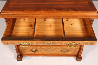 Traumhafte Gründerzeit Kommode Louis Philippe Vertiko Nussbaum Sideboard um 1880