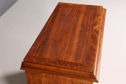 Traumhafte Gründerzeit Kommode Louis Philippe Vertiko Nussbaum Sideboard um 1880
