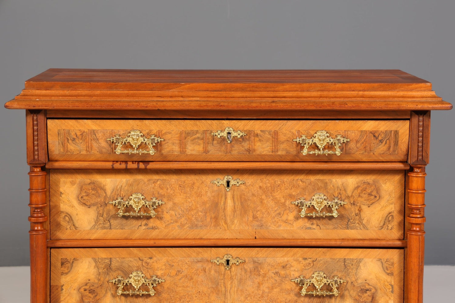 Traumhafte Gründerzeit Kommode Louis Philippe Vertiko Nussbaum Sideboard um 1880