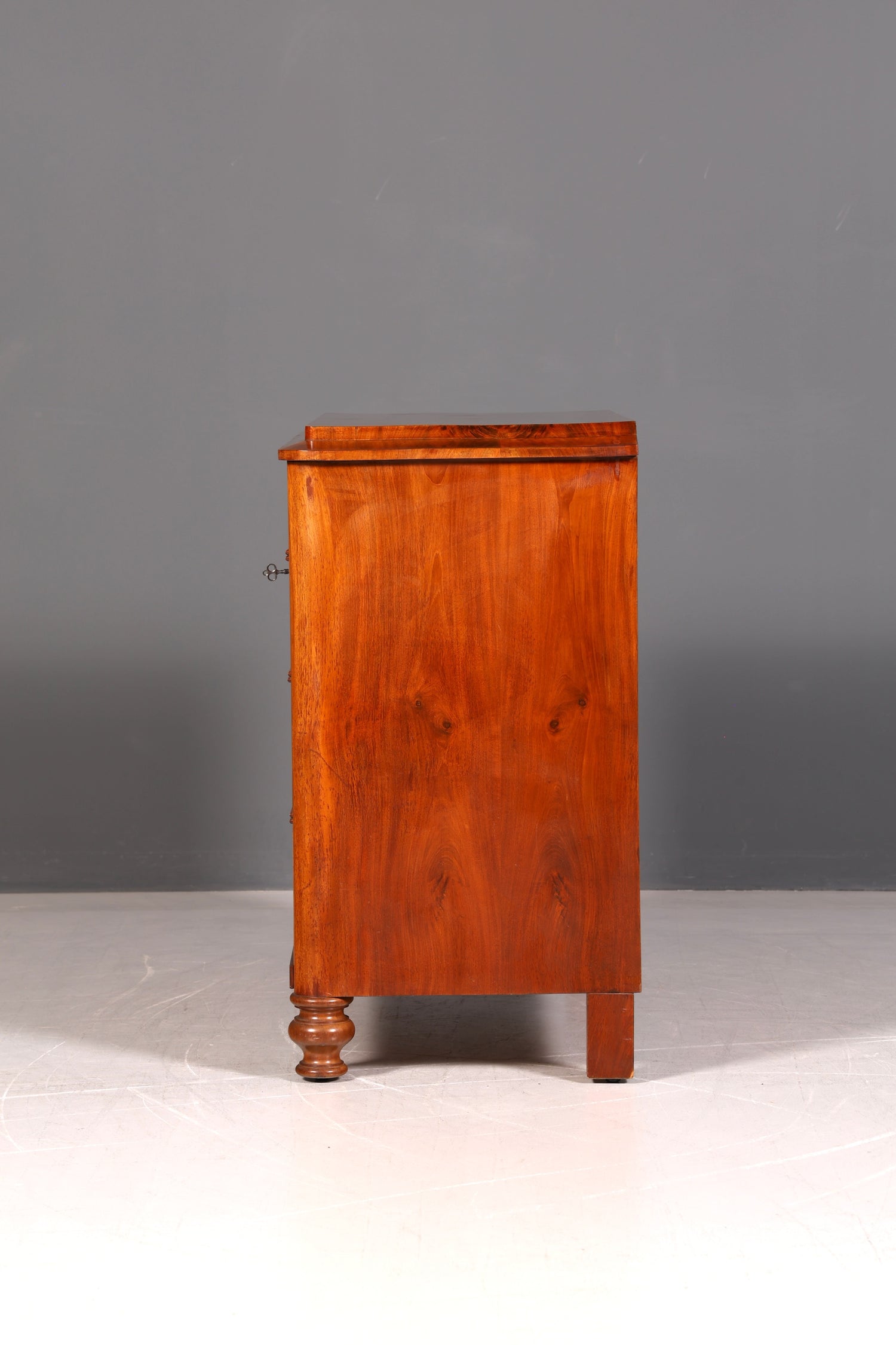 Stilvolle Louis Philippe Kommode Nussbaum Gründerzeit Schubladenkommode Antik um 1890 Sideboard