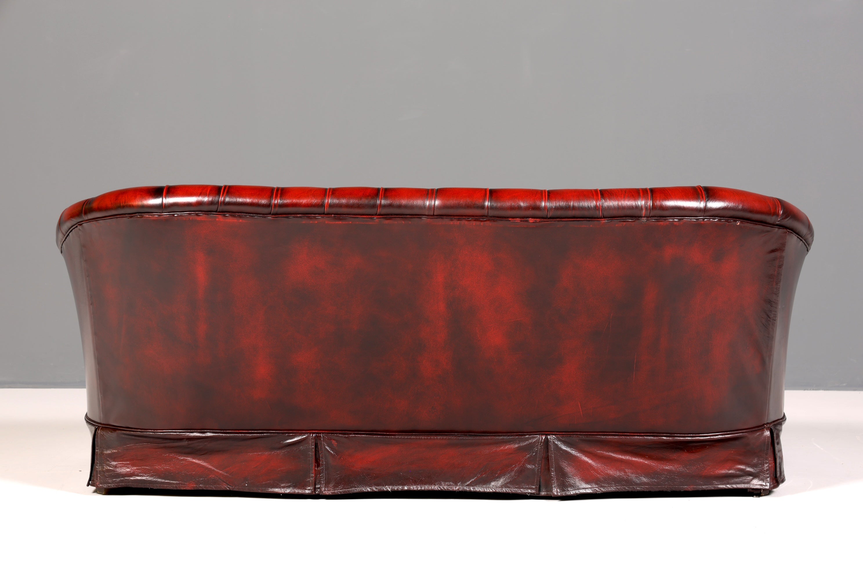 Wunderschönes Original Chesterfield Sofa 3- Sitzer echt Leder Englisch Oxblood Couch