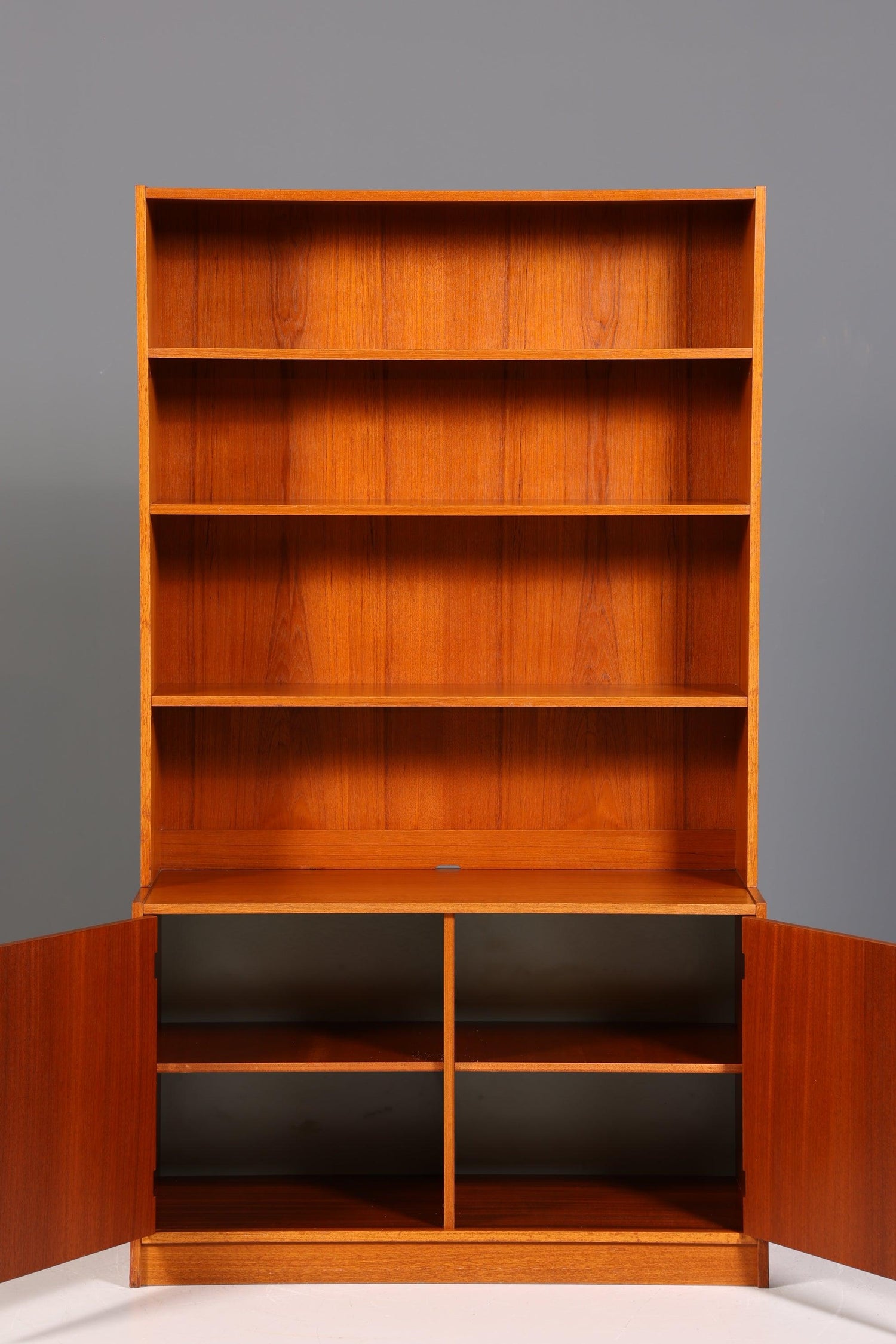 Stilvolles Mid Century Regal Danish Design Bücherregal Teak Holz Schrank Kommode 60er Jahre Bookshelf