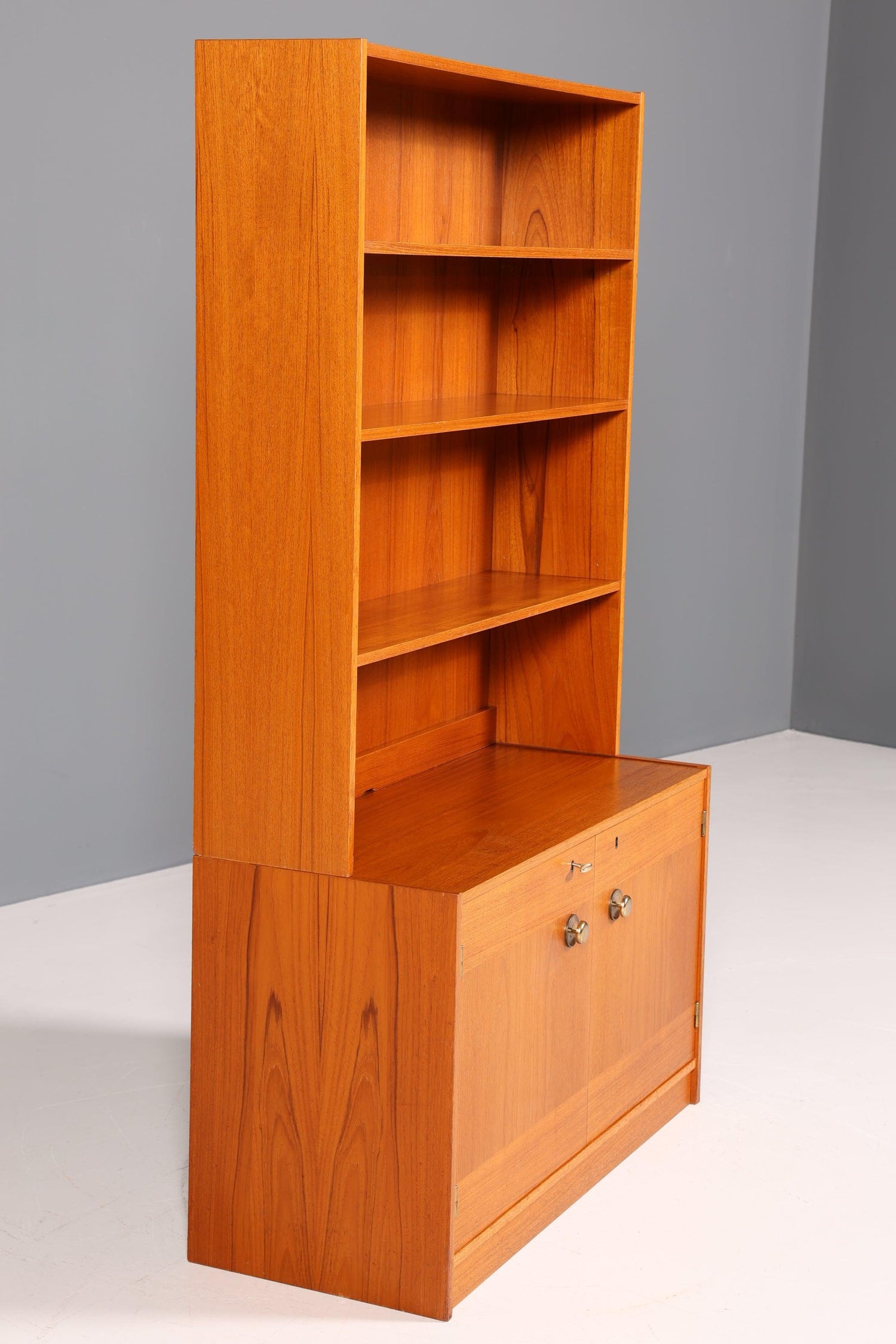 Stilvolles Mid Century Regal Danish Design Bücherregal Teak Holz Schrank Kommode 60er Jahre Bookshelf