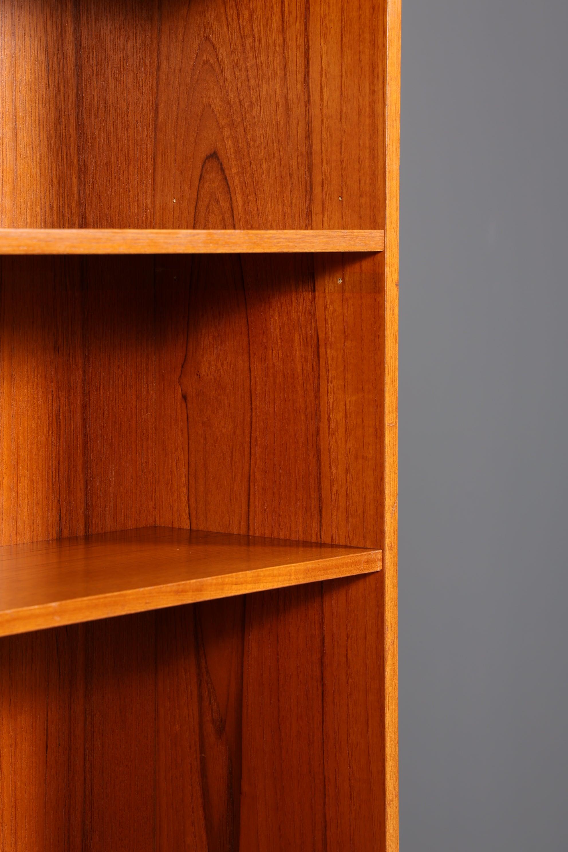 Stilvolles Mid Century Regal Danish Design Bücherregal Teak Holz Schrank Kommode 60er Jahre Bookshelf