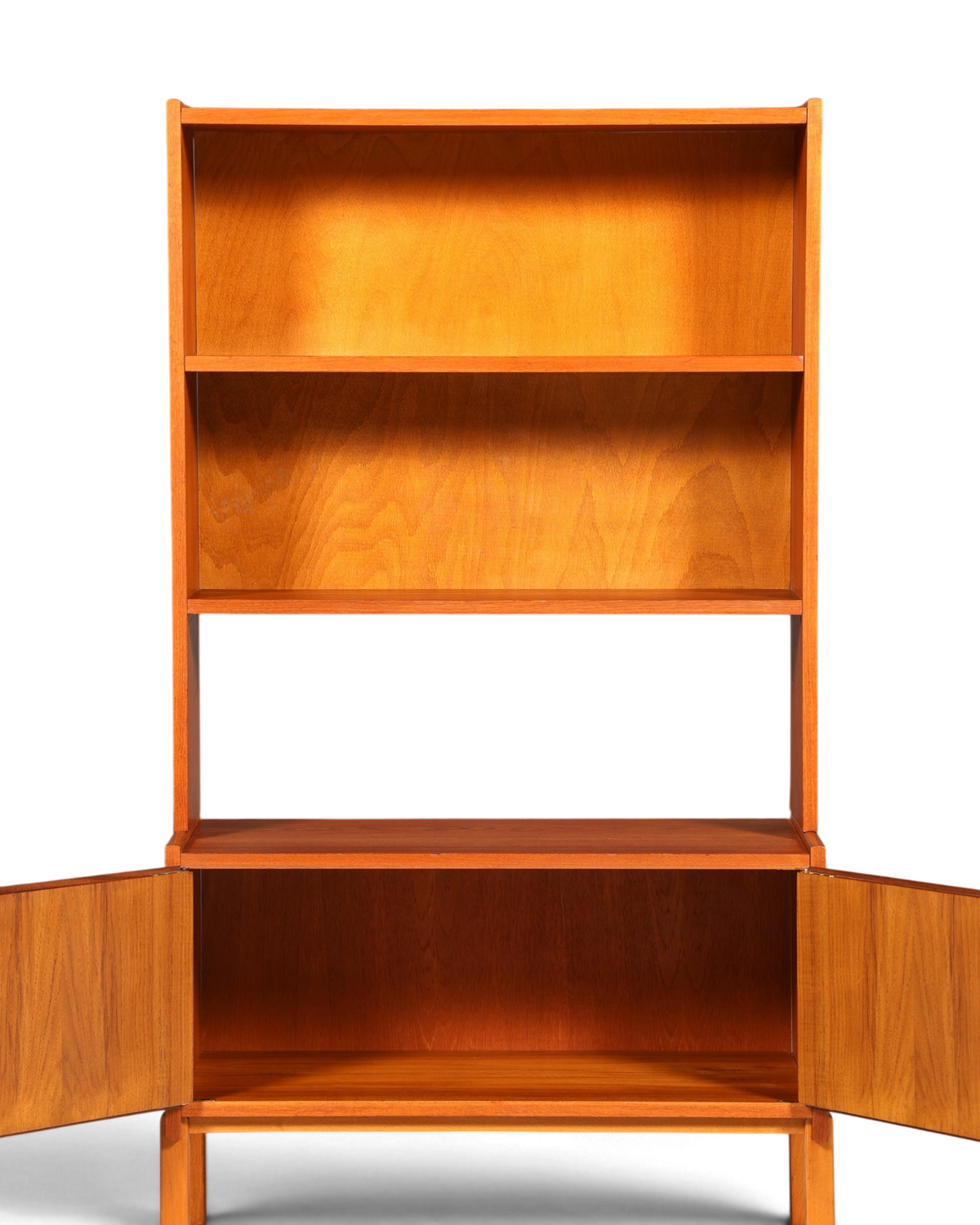 Hauptstadt Möblerei Mid Century Regal aus massivem Holz im skandinavischen Danish Design mit offenen Fächern