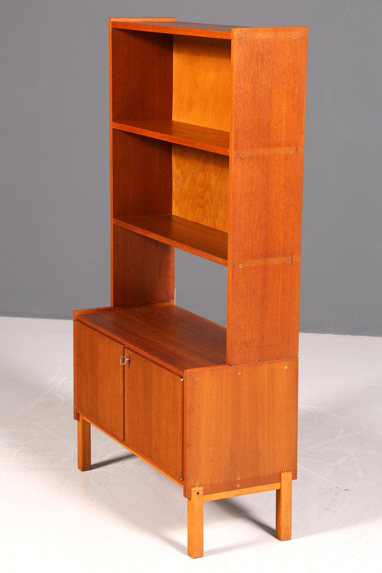 Schlichtes Mid Century Regal Danish Design Bücherregal Retro Schrank Kommode 60s Designklassiker