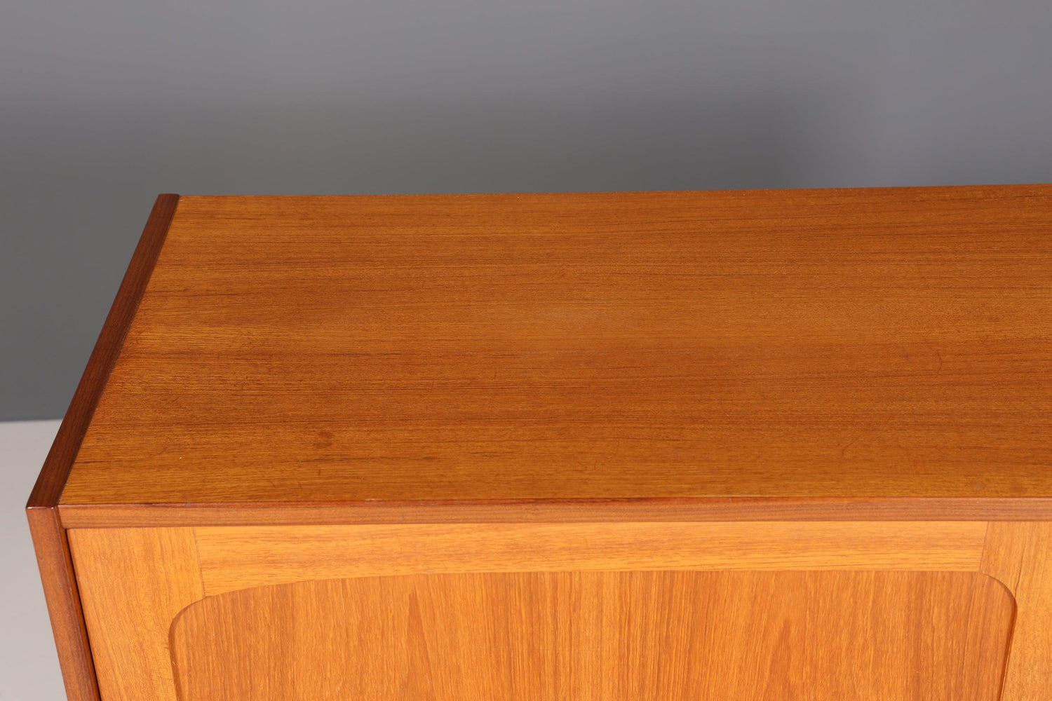 Stilvolles Mid Century Highboard &quot;Made in Denmark&quot; echt Holz Schrank Retro Sideboard Regal