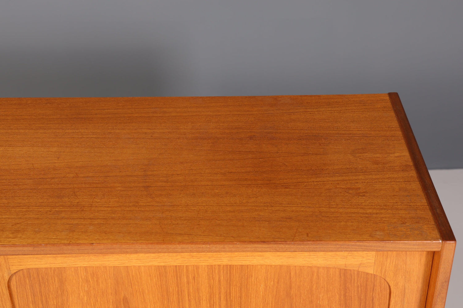 Stilvolles Mid Century Highboard &quot;Made in Denmark&quot; echt Holz Schrank Retro Sideboard Regal