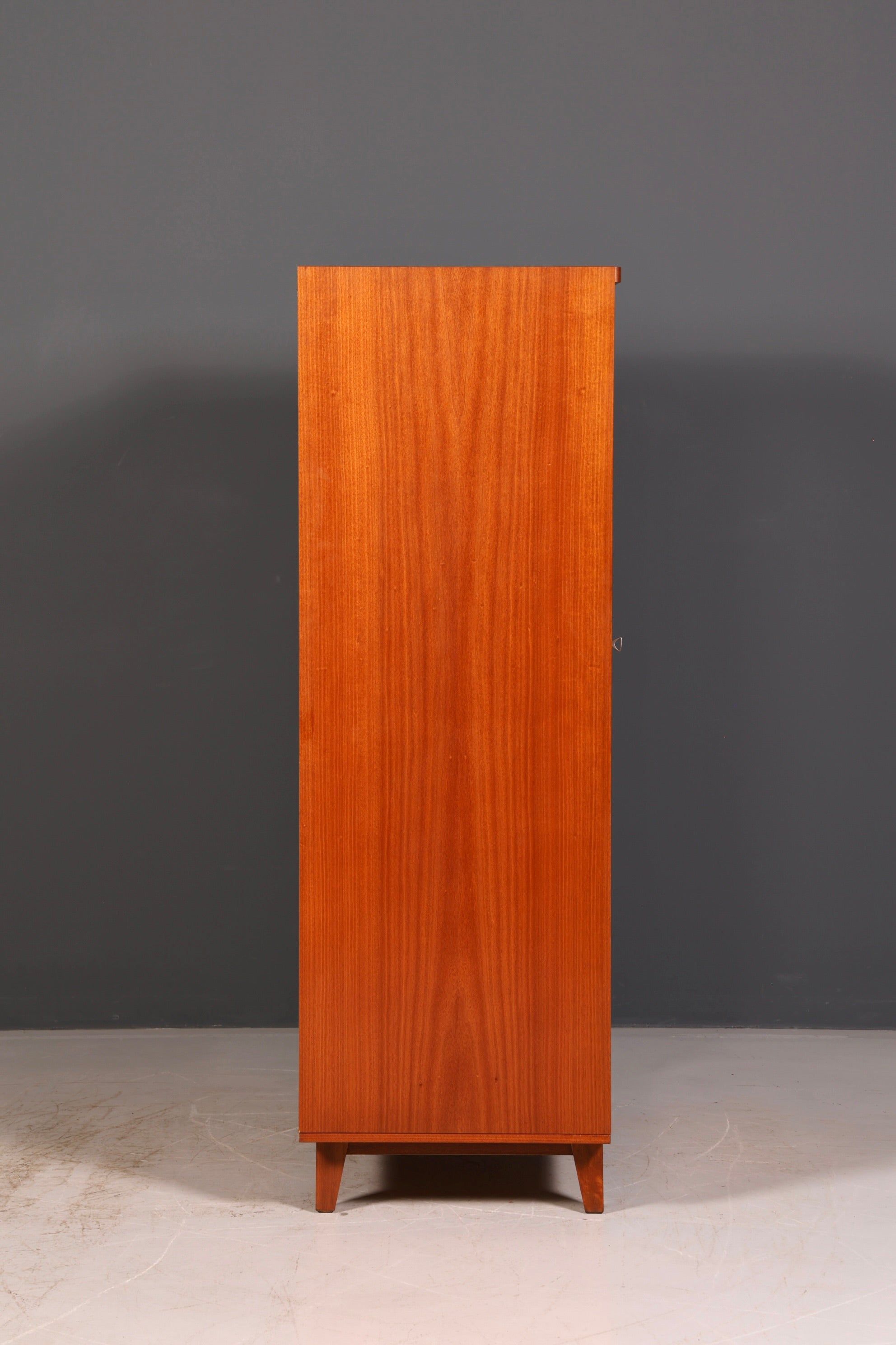 Traumhafter Mid Century Kleiderschrank Vintage Schrank Retro Wäscheschrank Dielenschrank Schlafzimmer